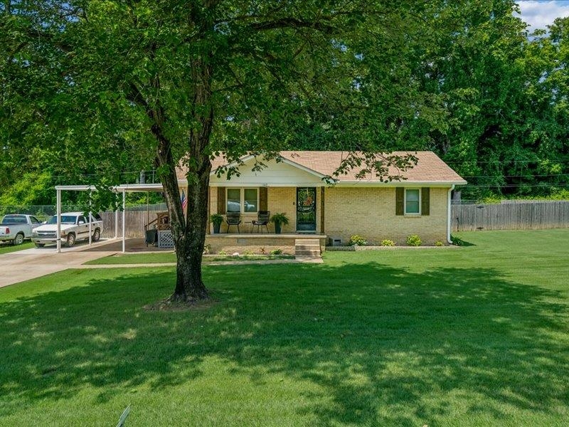 143 Webb St Property Photo 2
