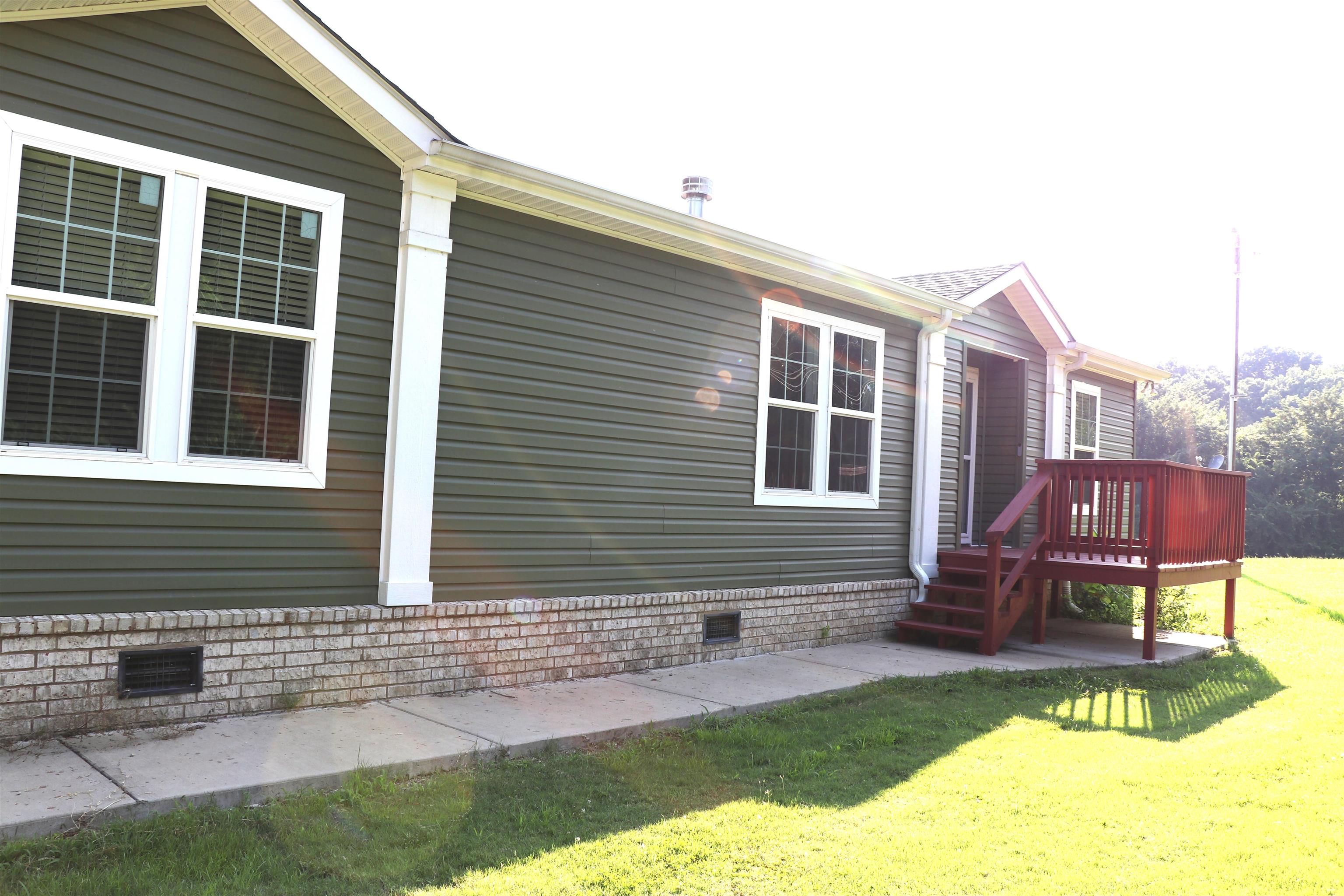 483 Hilltop Ln Property Photo 3