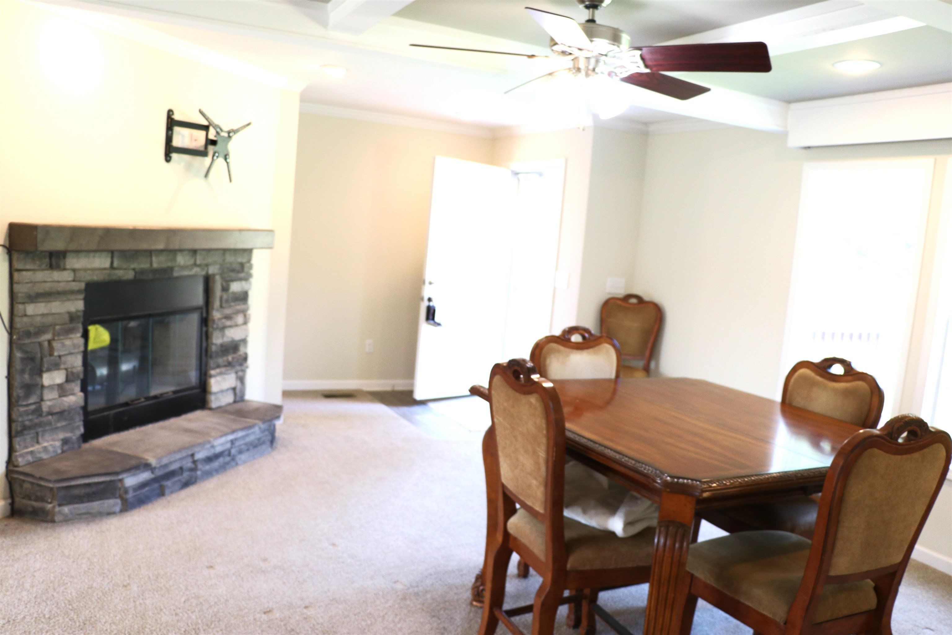 483 Hilltop Ln Property Photo 7