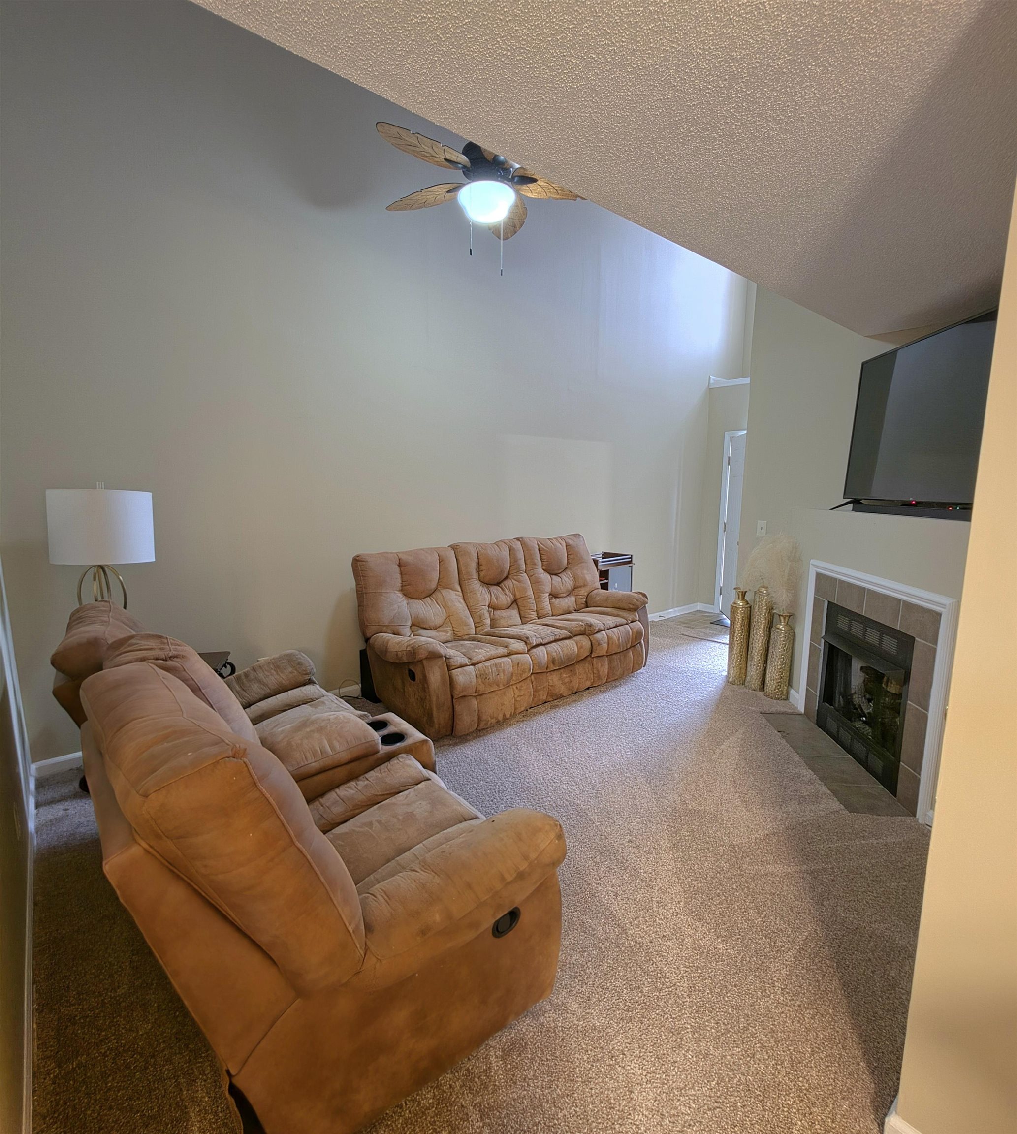 7439 Perrin Ln Property Photo 2