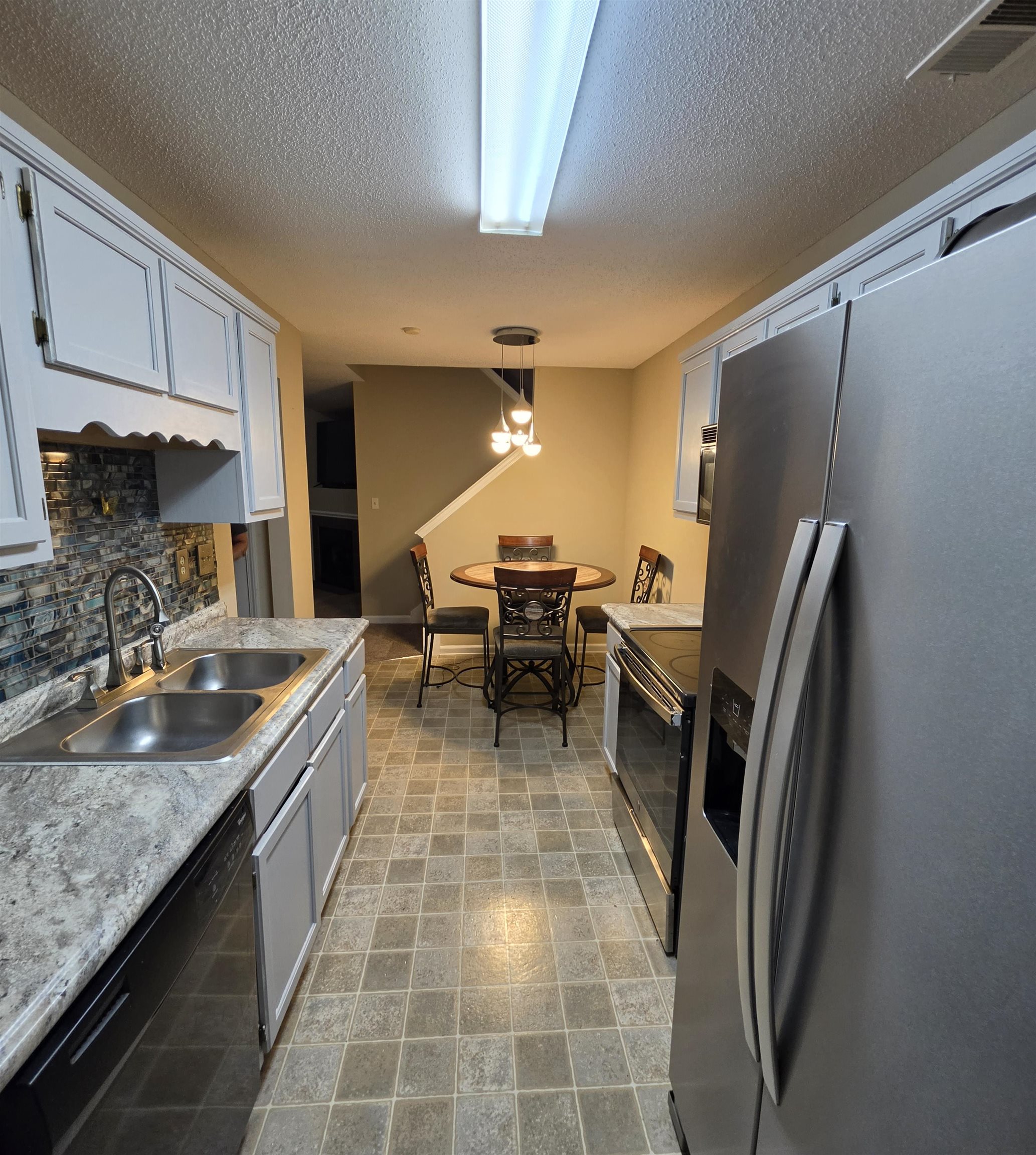 7439 Perrin Ln Property Photo 6