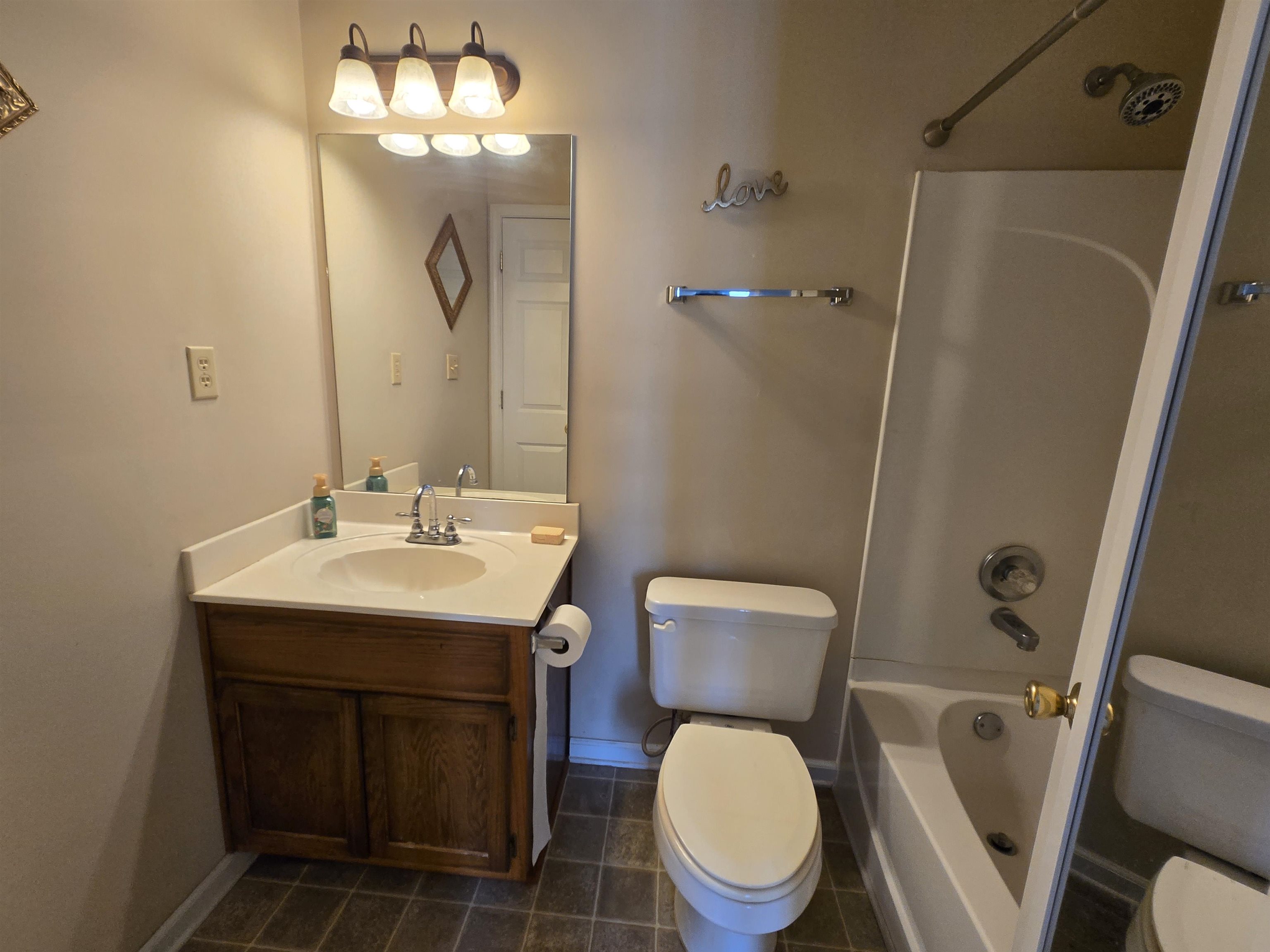 7439 Perrin Ln Property Photo 10