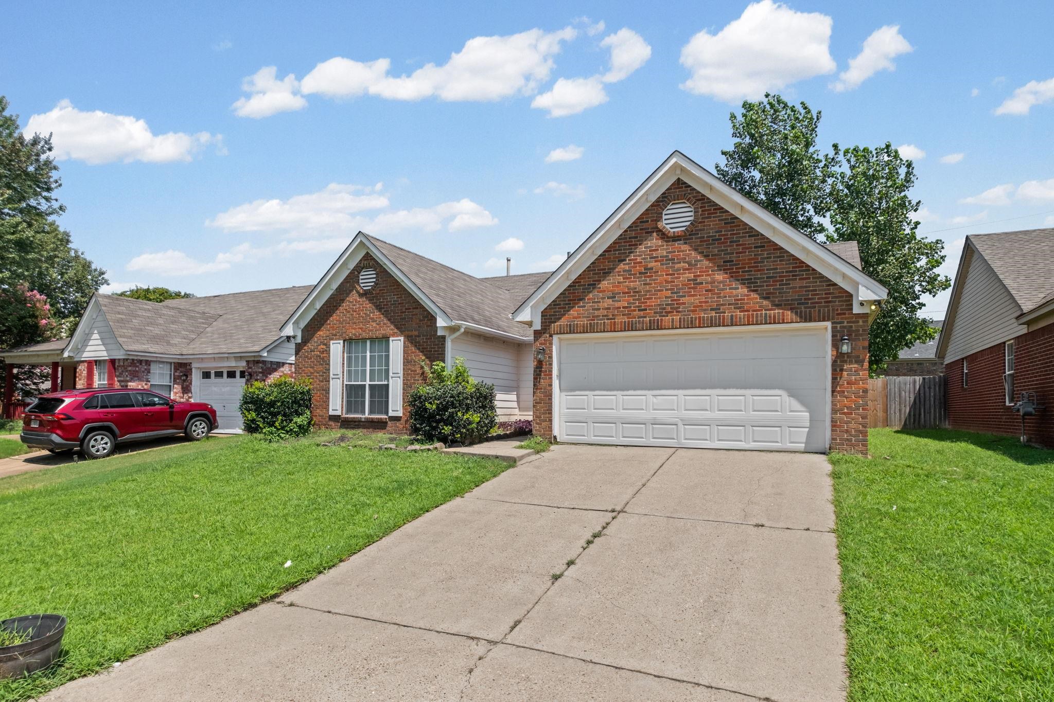 4524 Cedar Leaf Cv Property Photo 3