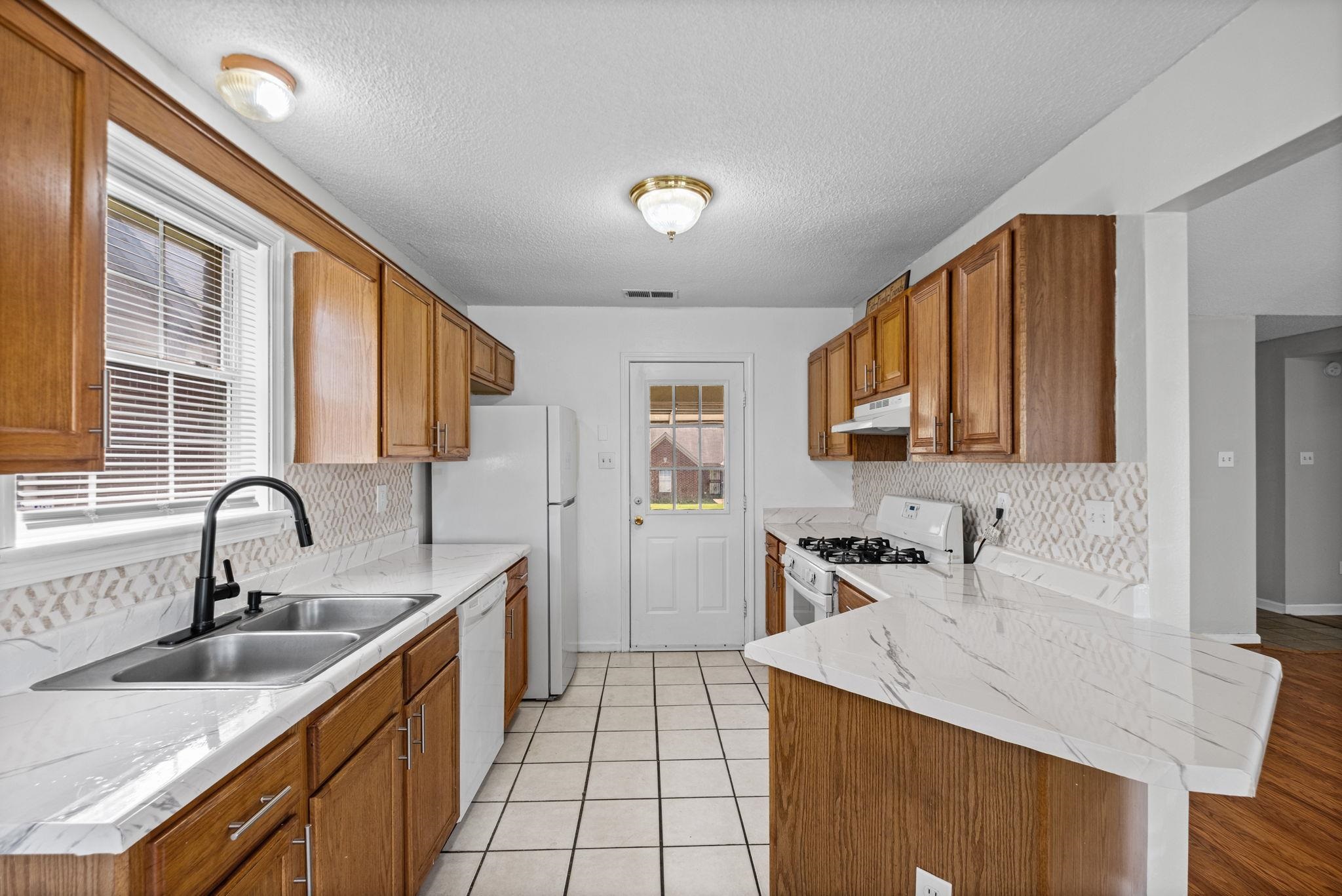 4524 Cedar Leaf Cv Property Photo 9