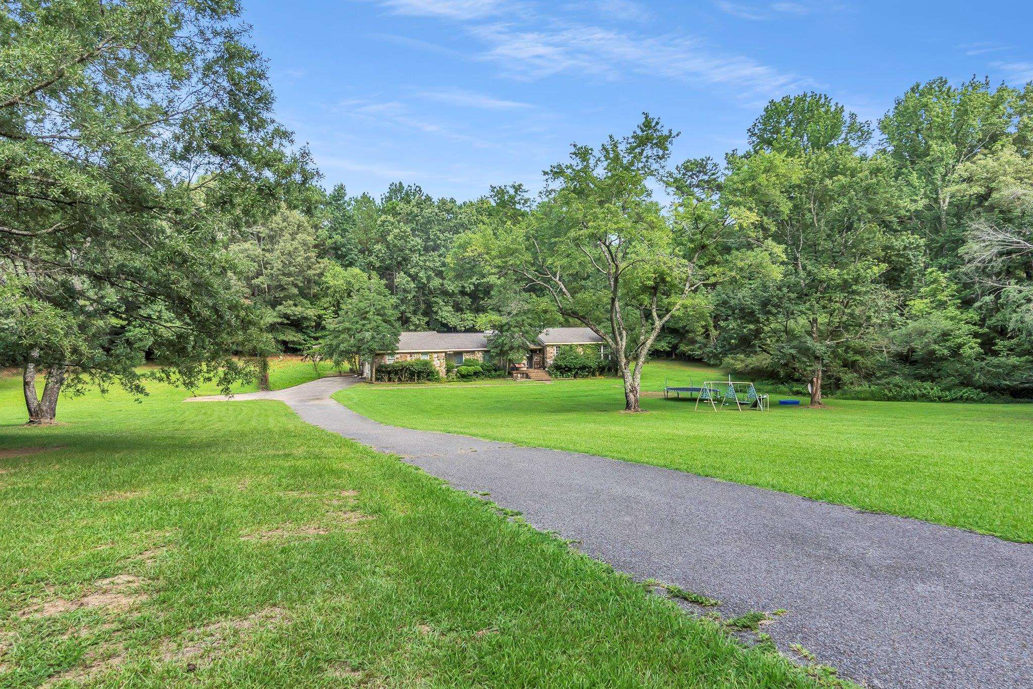 1150 Dent Rd Property Photo 2