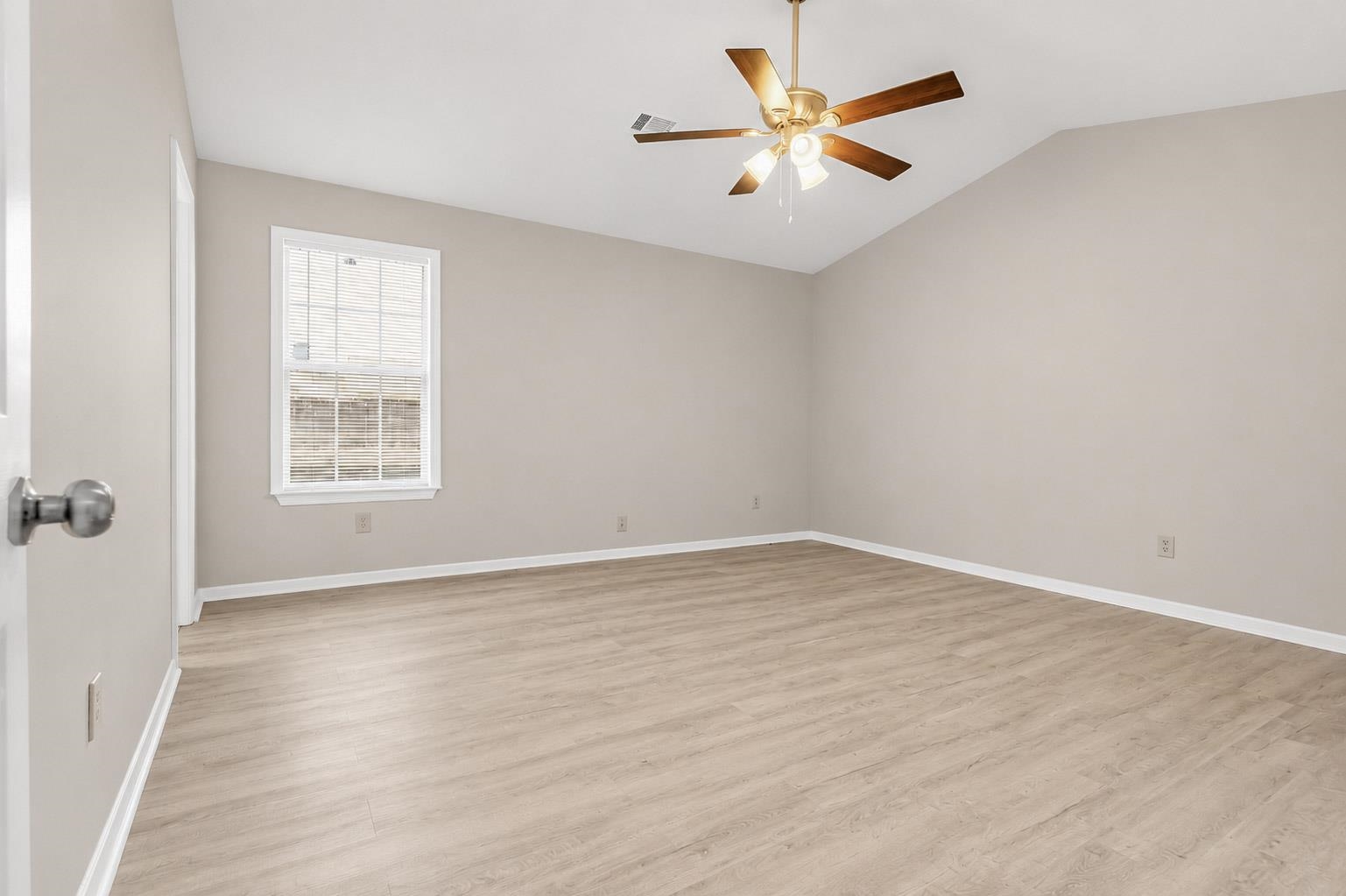 6822 Southknoll Ave Property Photo 10