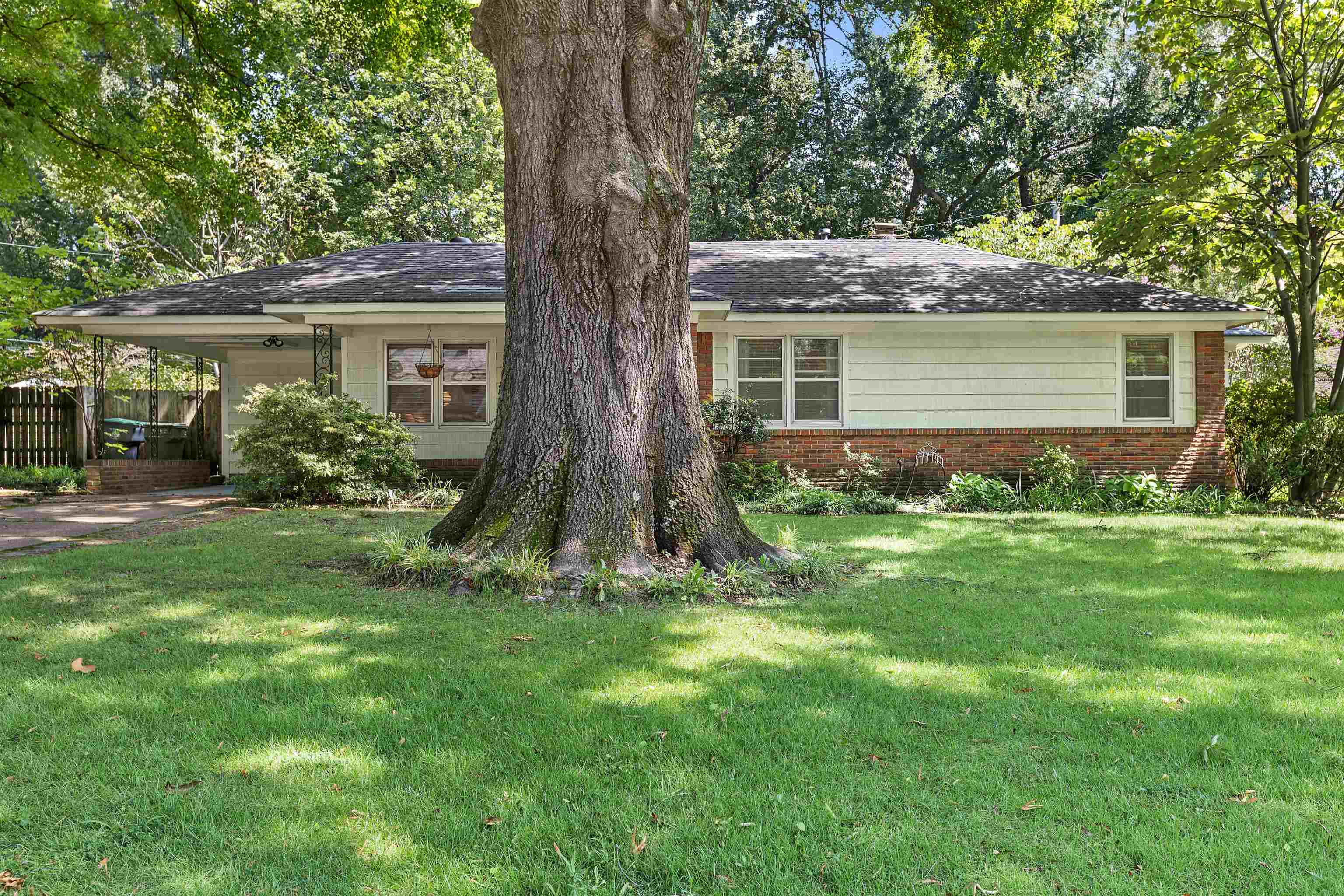 4972 Robindale Ln Property Photo 2