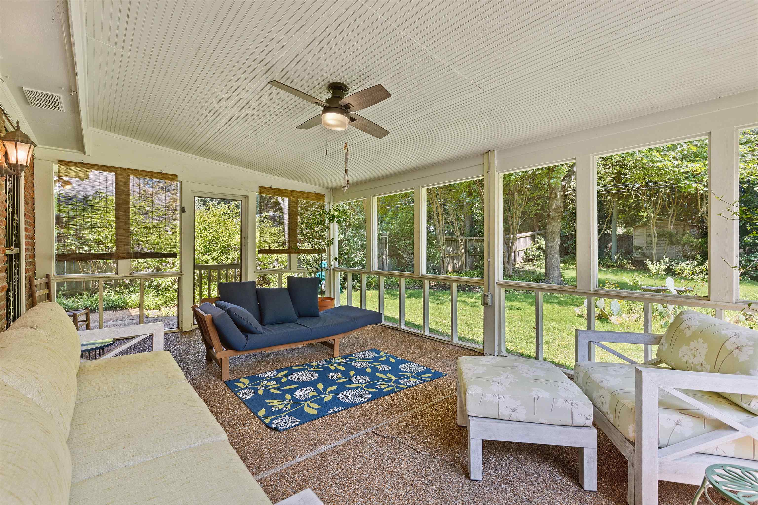 4972 Robindale Ln Property Photo 3