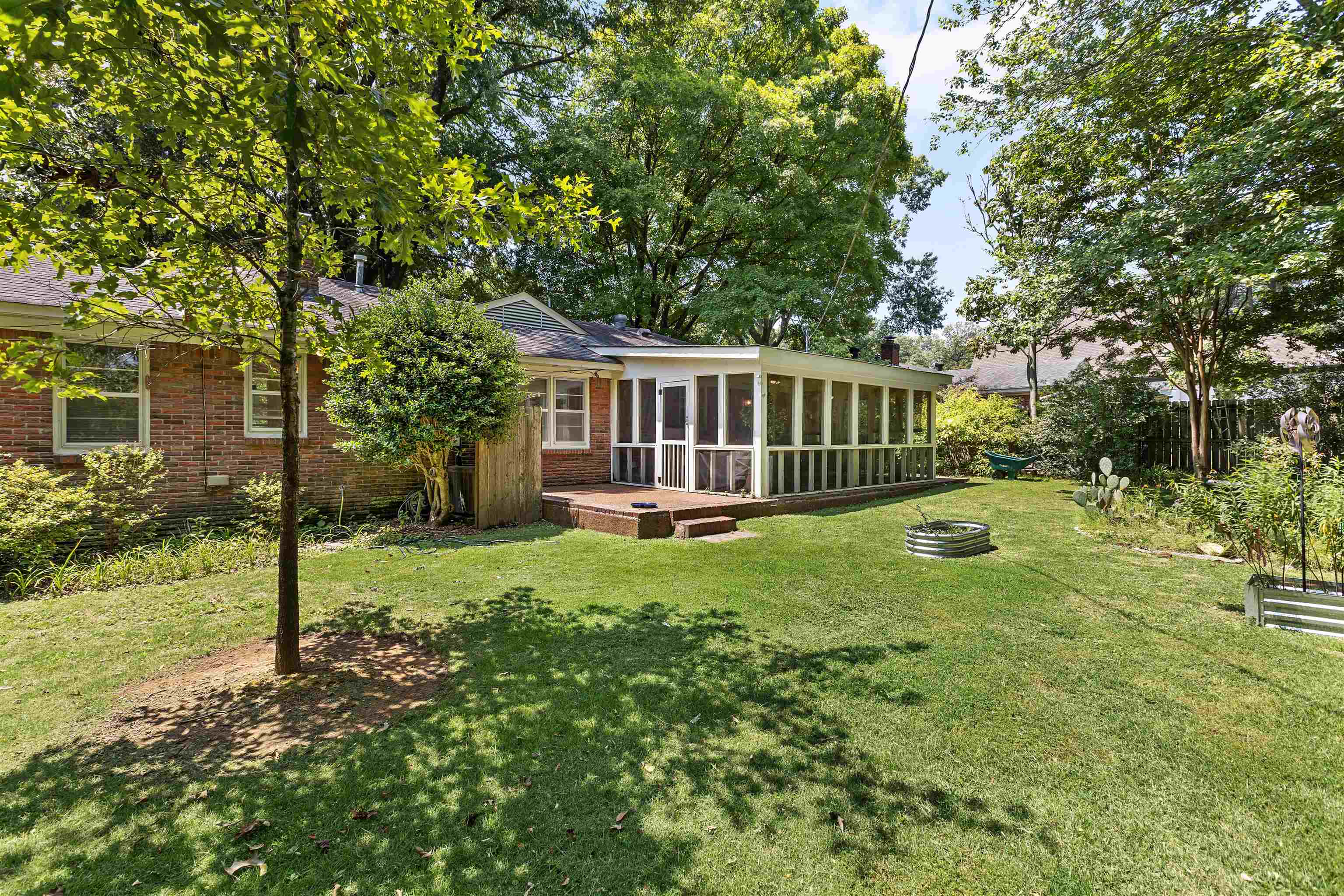 4972 Robindale Ln Property Photo 6