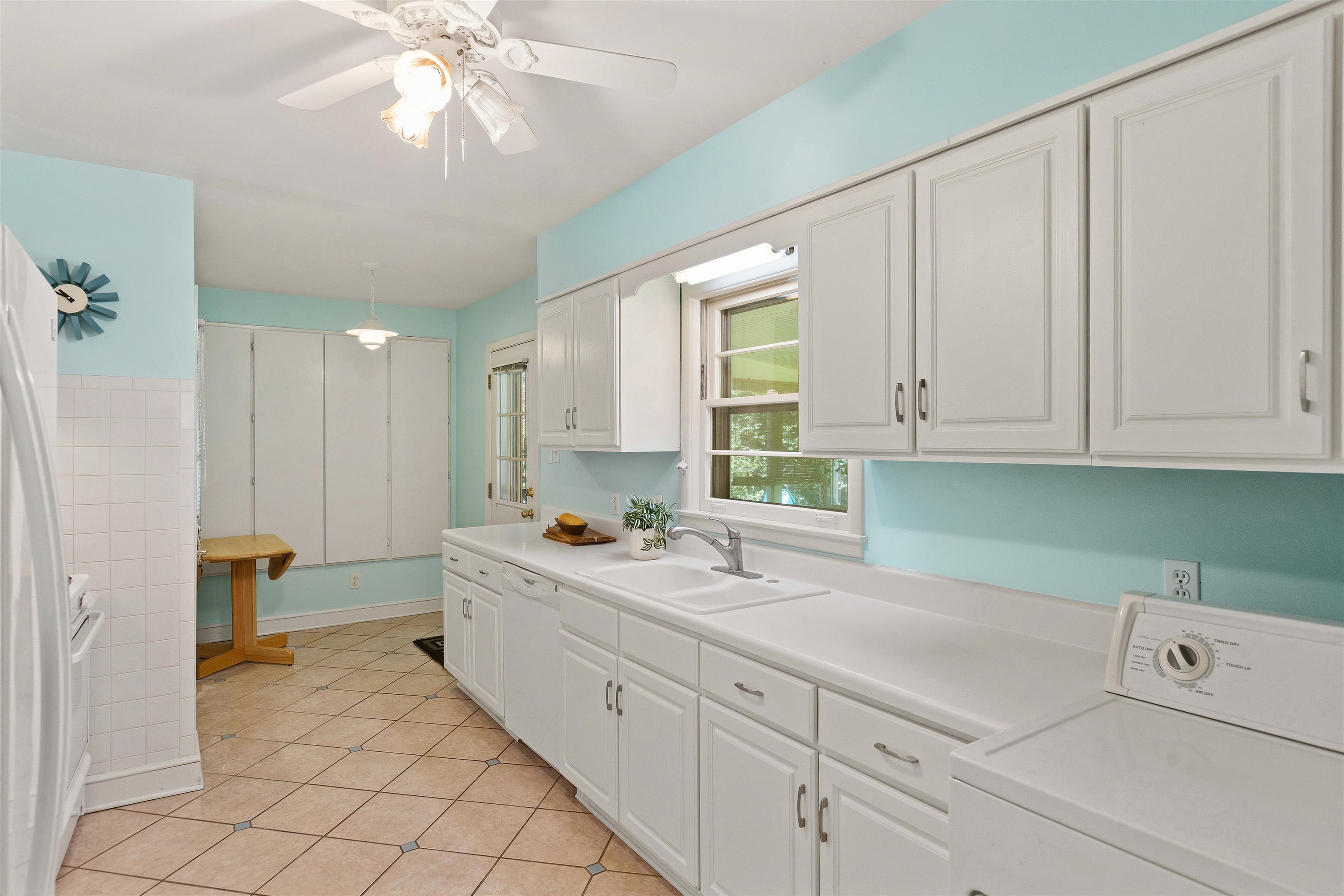 4972 Robindale Ln Property Photo 16