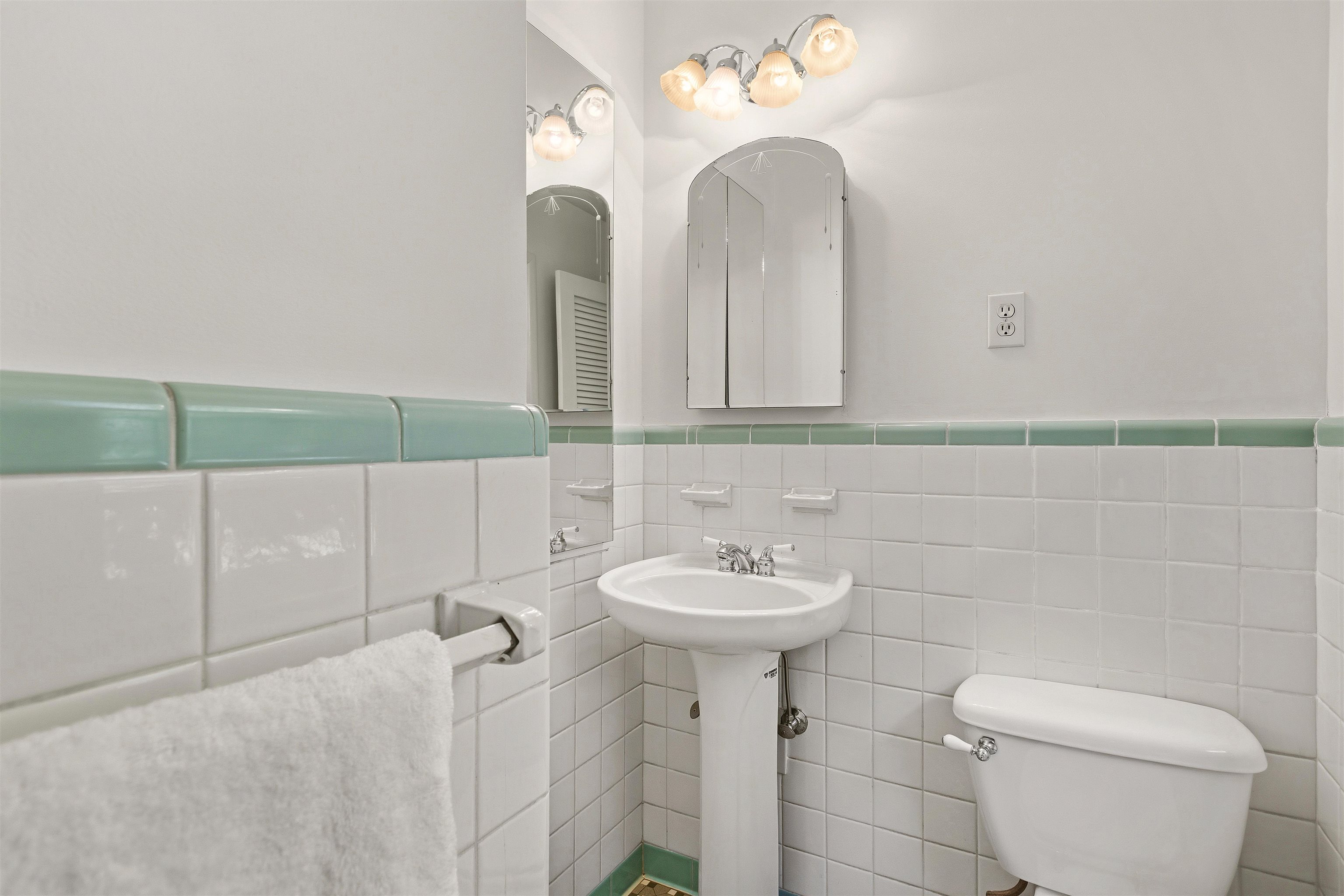 4972 Robindale Ln Property Photo 21