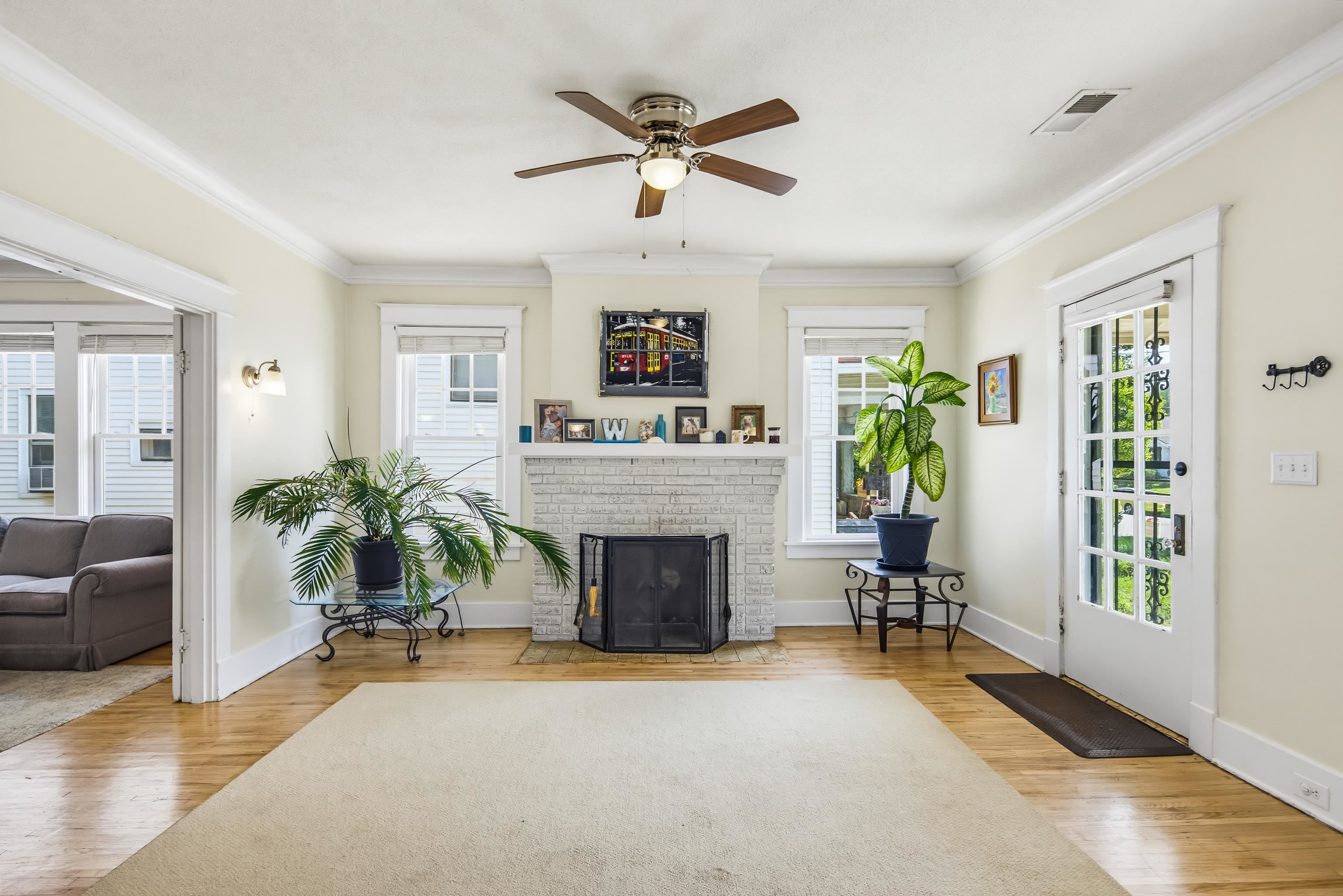 297 N Montgomery St Property Photo 4