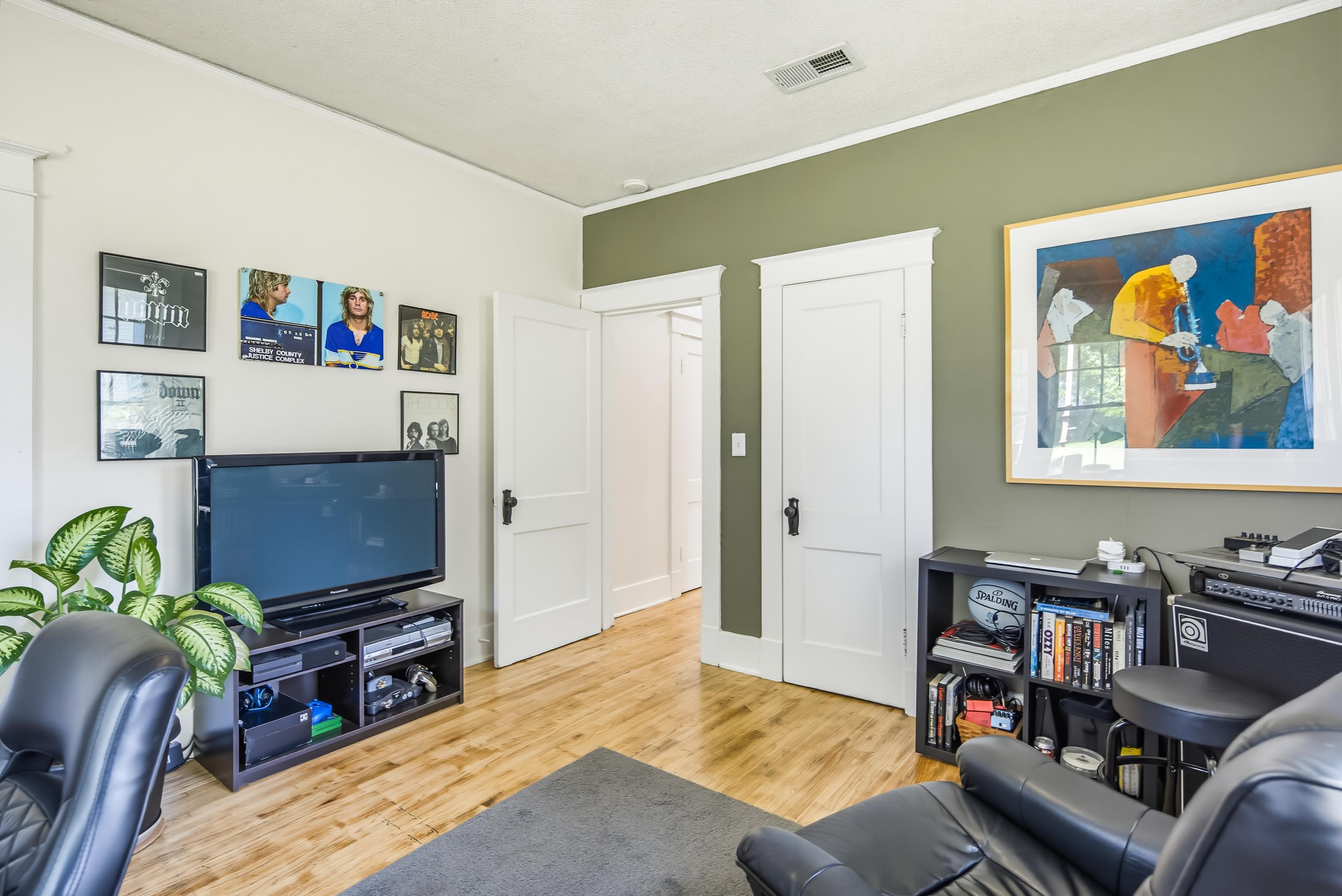 297 N Montgomery St Property Photo 22