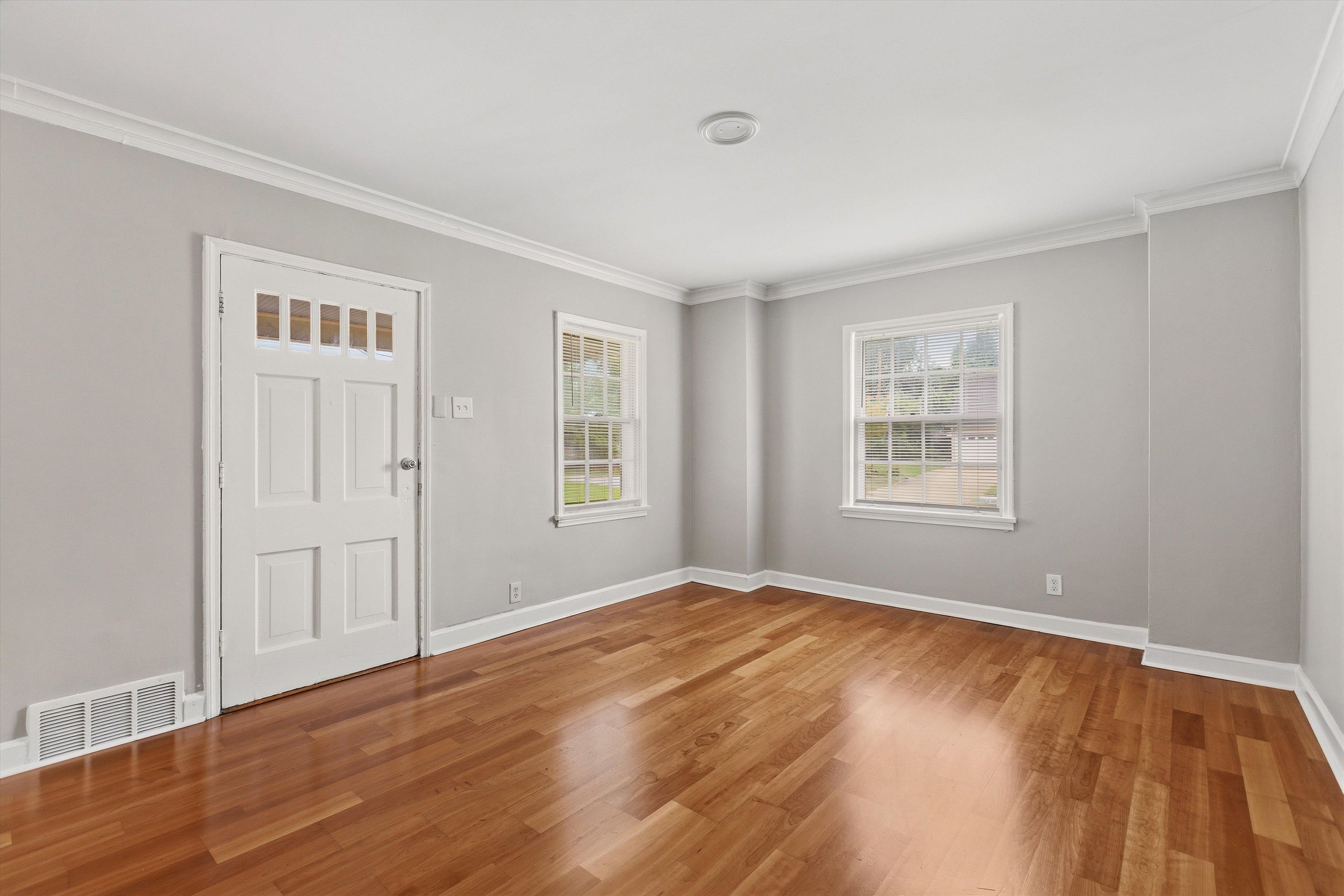 2542 N Edwin Cir Property Photo 6
