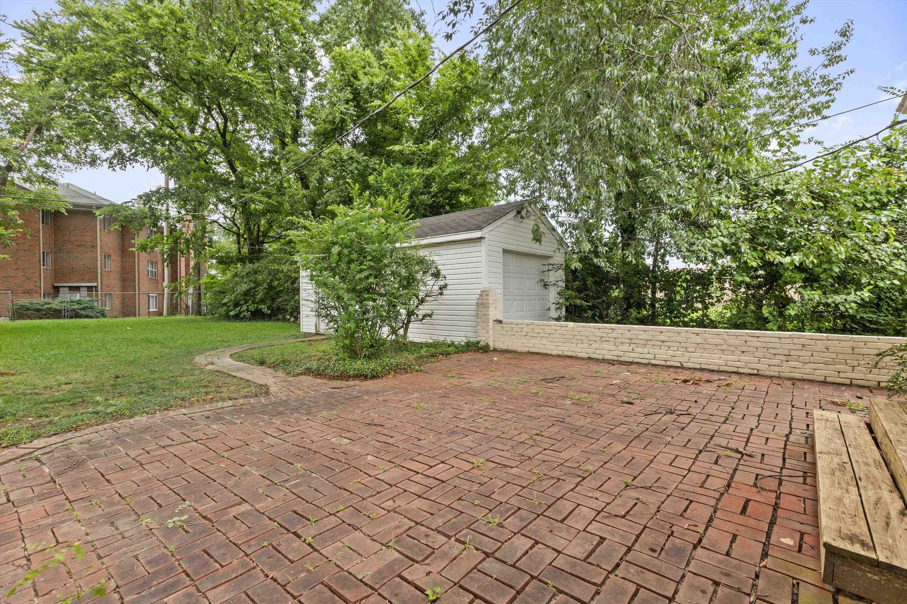 2542 N Edwin Cir Property Photo 24