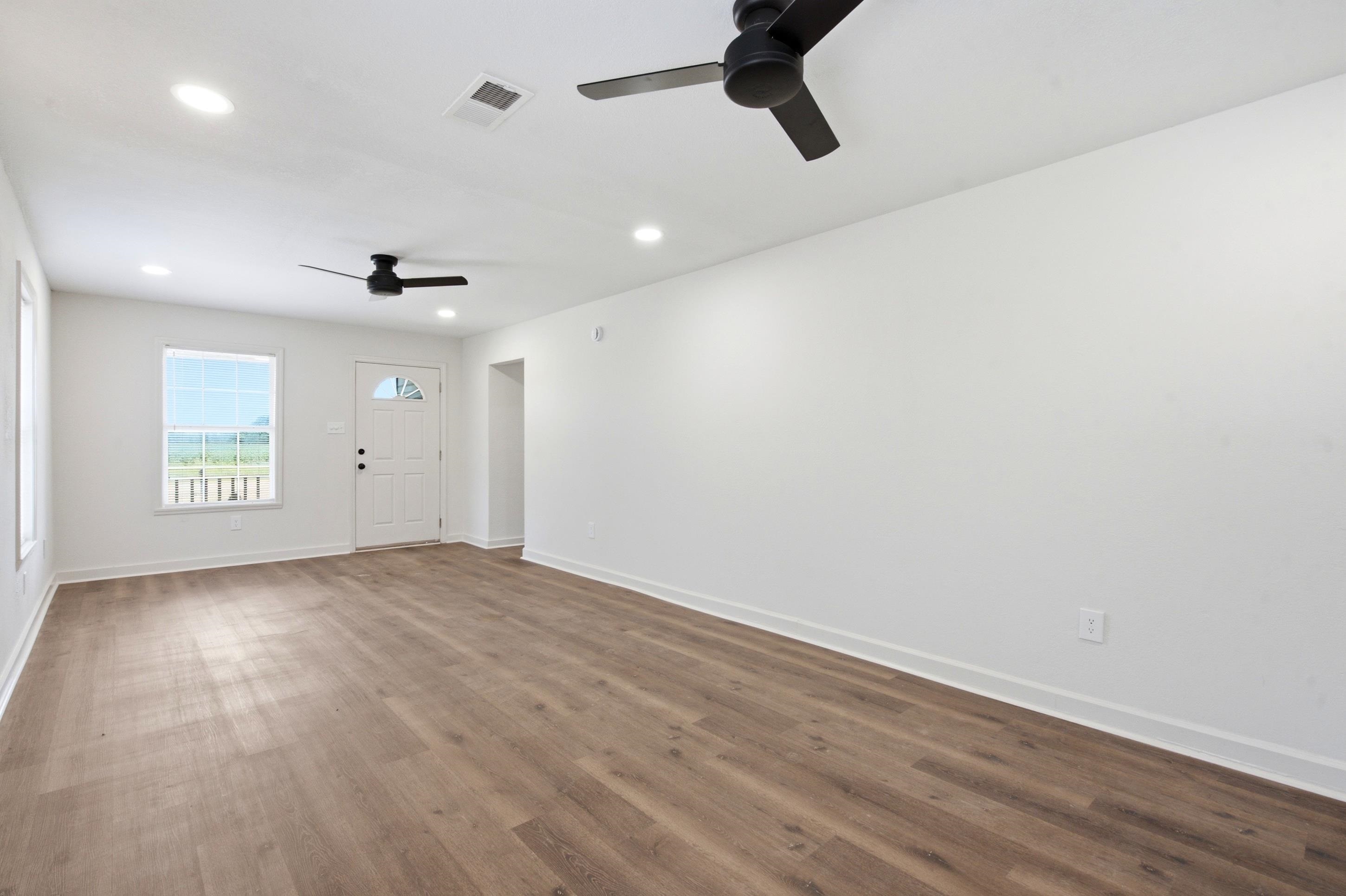 995 Feathers Chapel Dr Property Photo 3