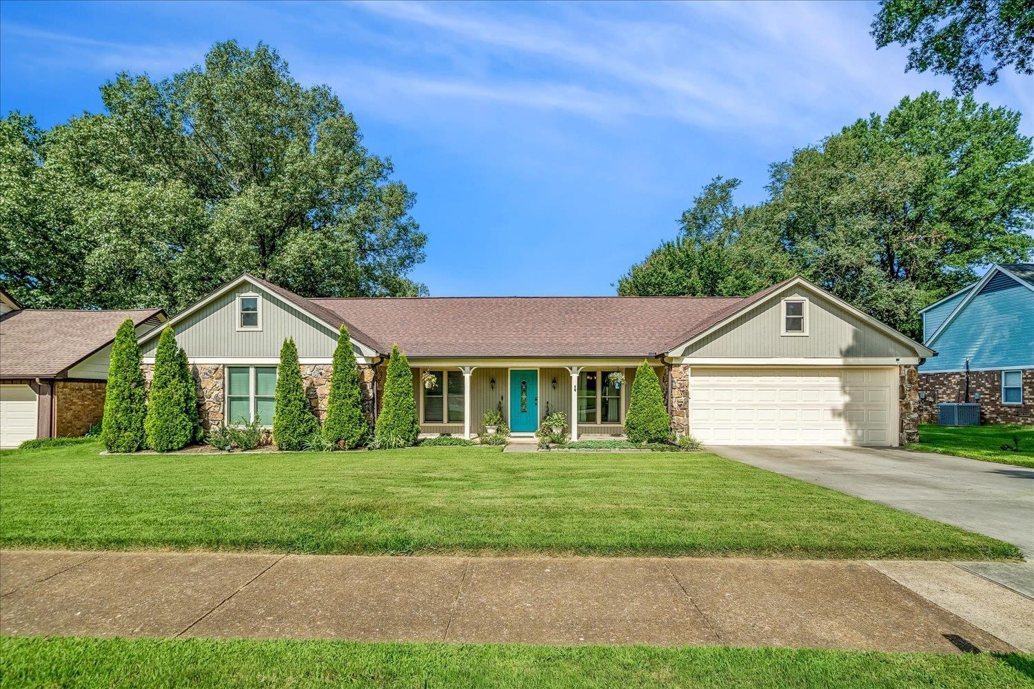 2605 Surrey Wood Dr Property Photo 18