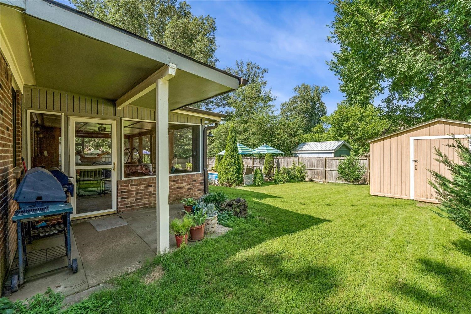 2605 Surrey Wood Dr Property Photo 29