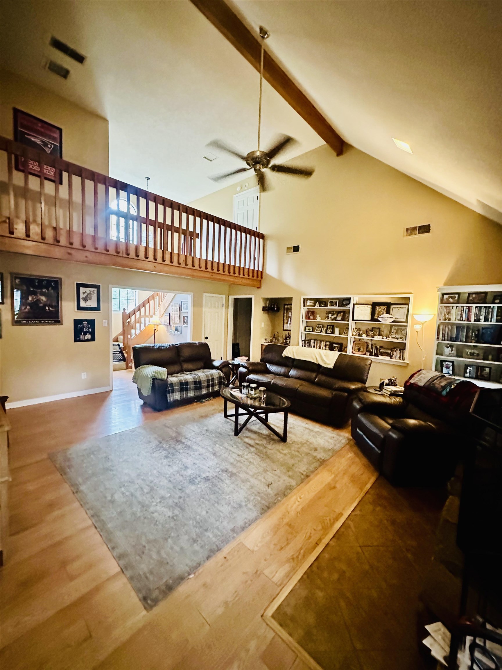 2217 Oak Hollow Ln Property Photo 3