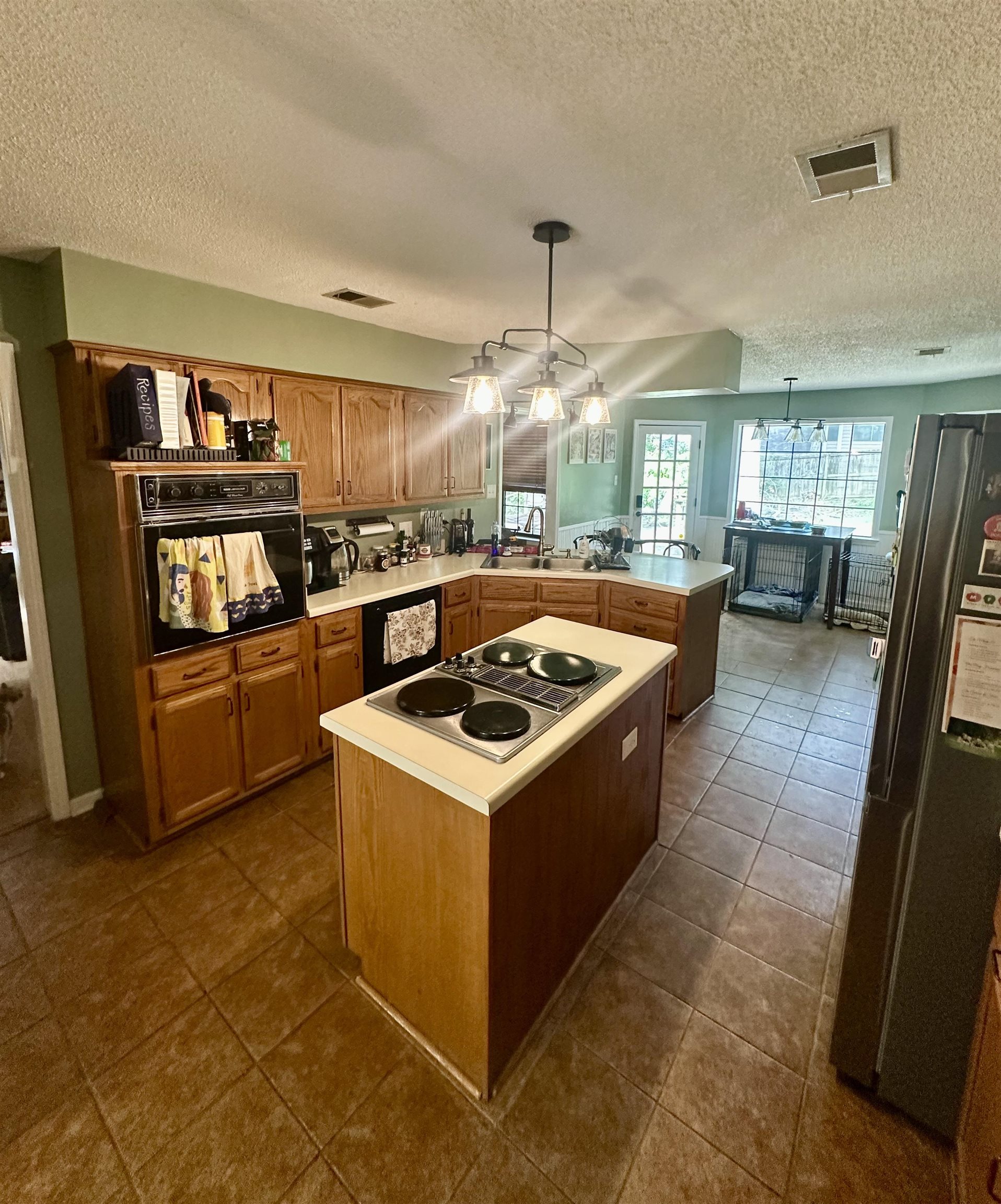 2217 Oak Hollow Ln Property Photo 6