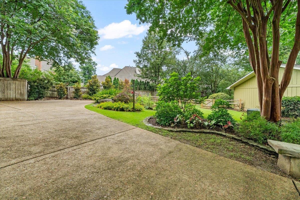 8594 Buckthorn Cv Property Photo 32
