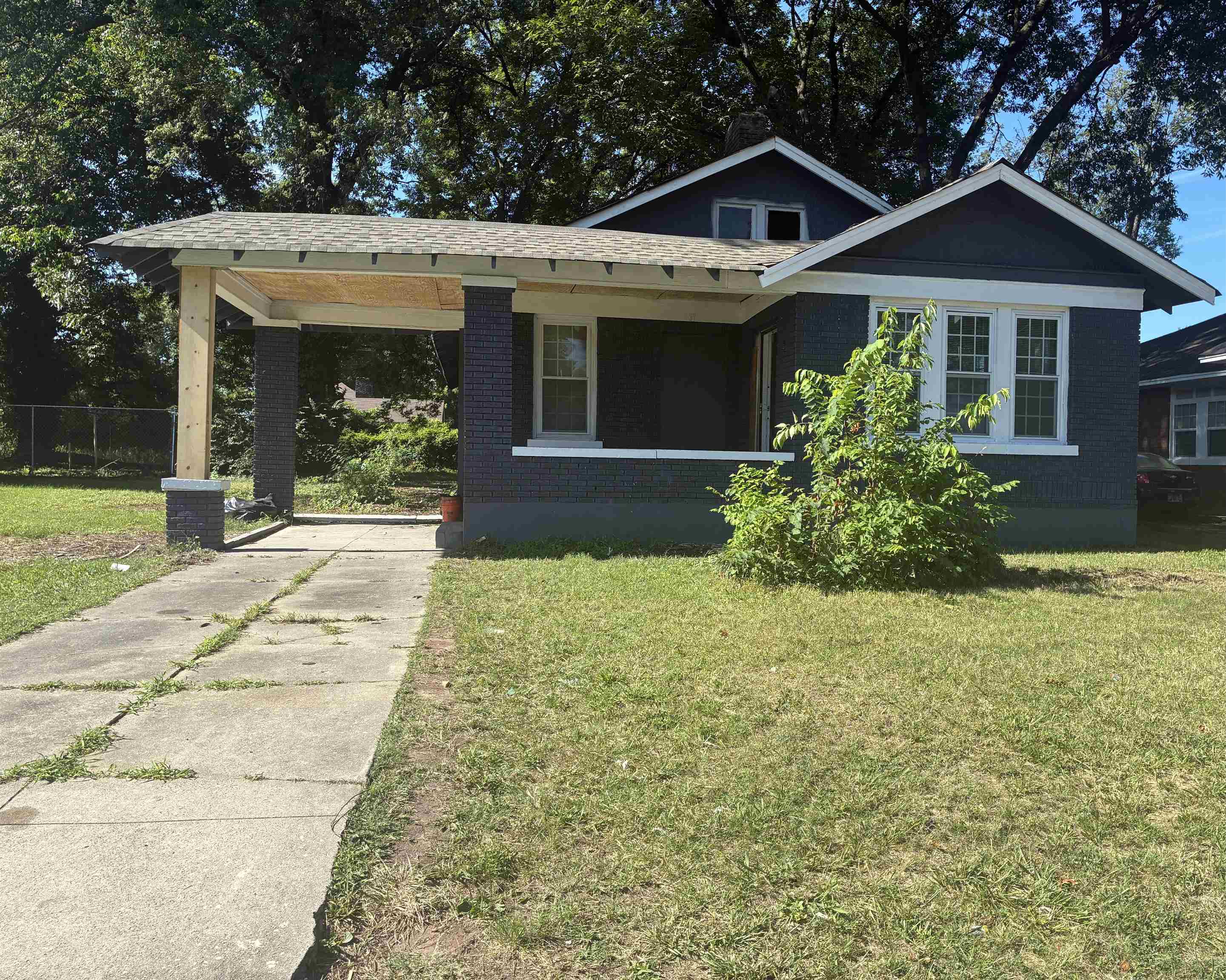 537 E DAVANT AVE Property Photo 1