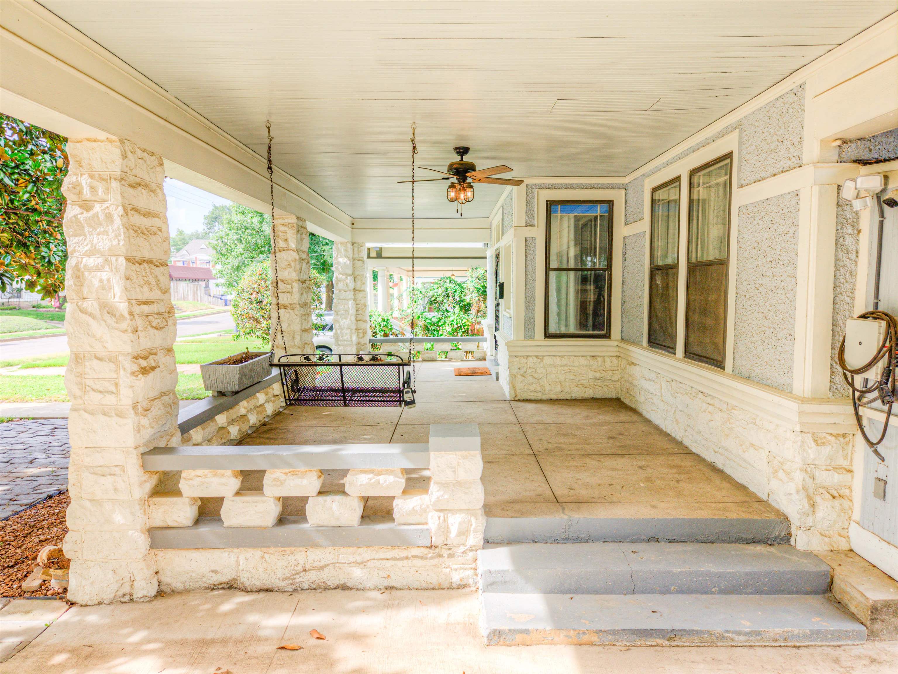 30 S Barksdale St Property Photo 3