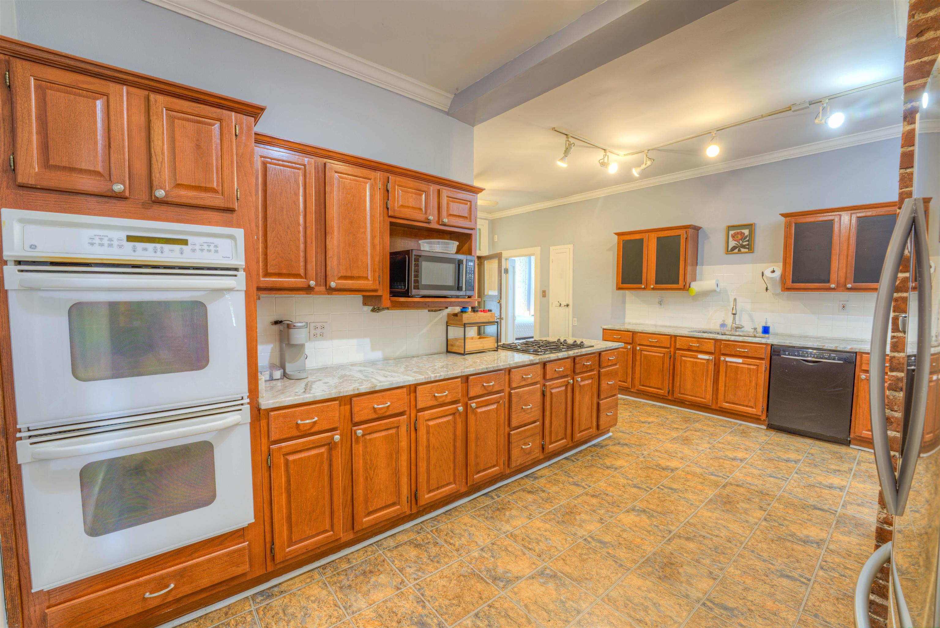 30 S Barksdale St Property Photo 8