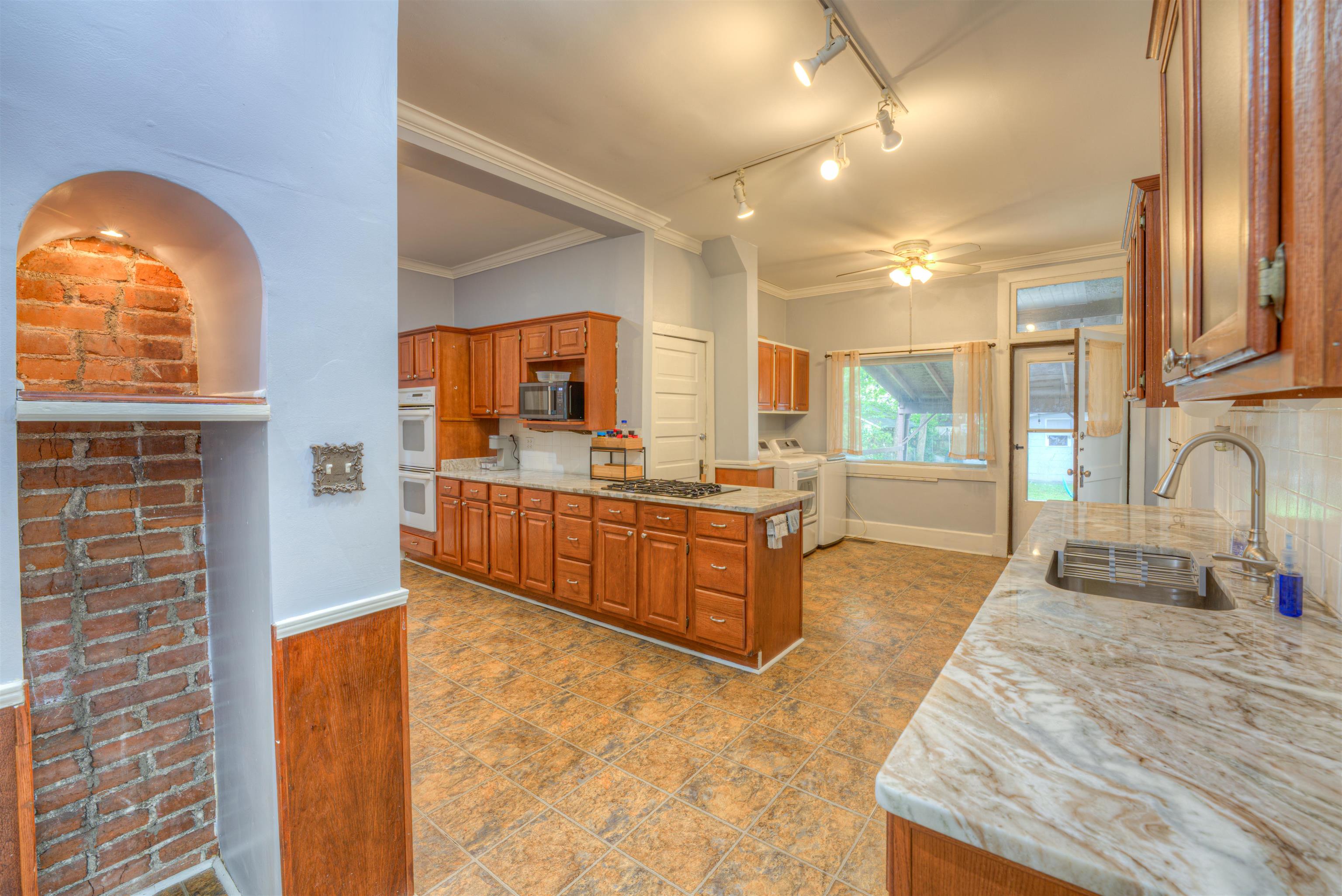 30 S Barksdale St Property Photo 9