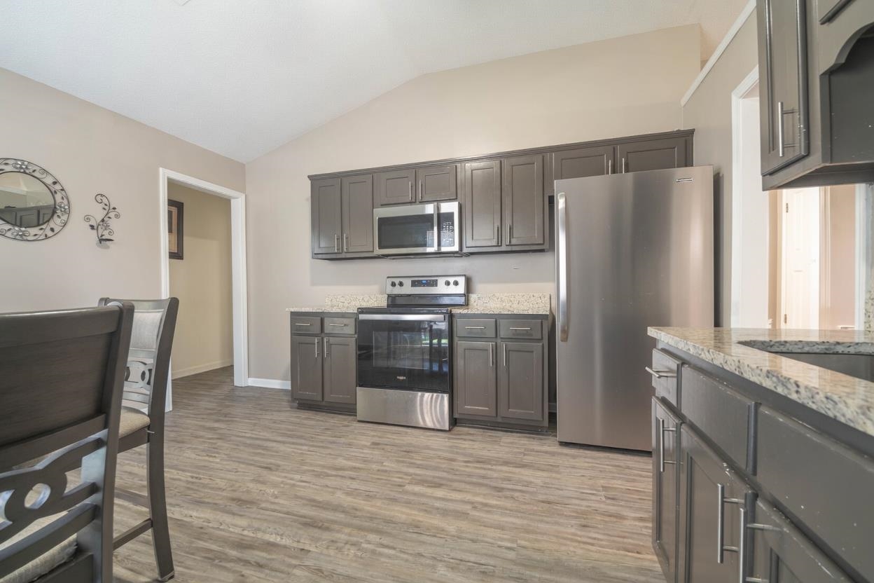 10241 Cottage Oaks Cv Property Photo 4