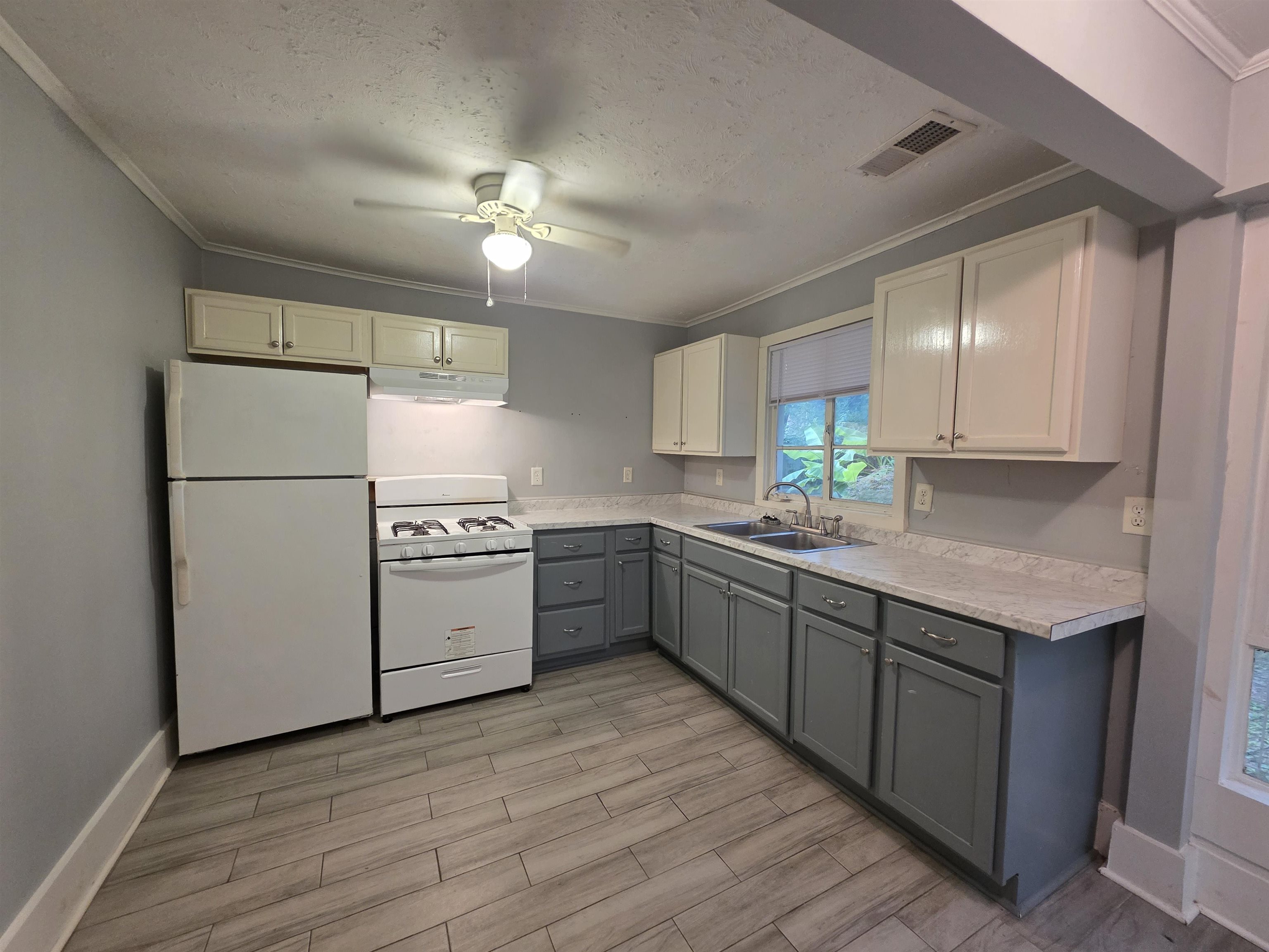 2483 Harvard Ave Property Photo 10