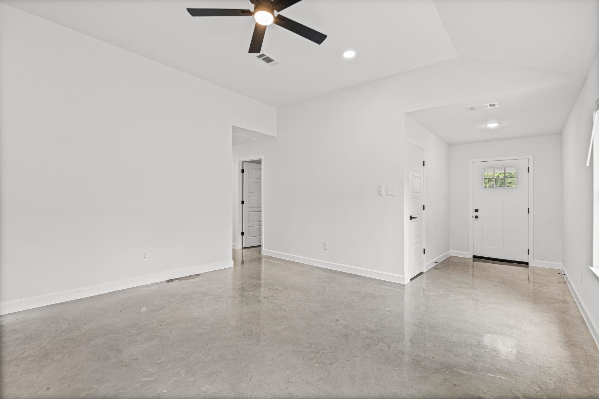 736 Lipford St Property Photo 6