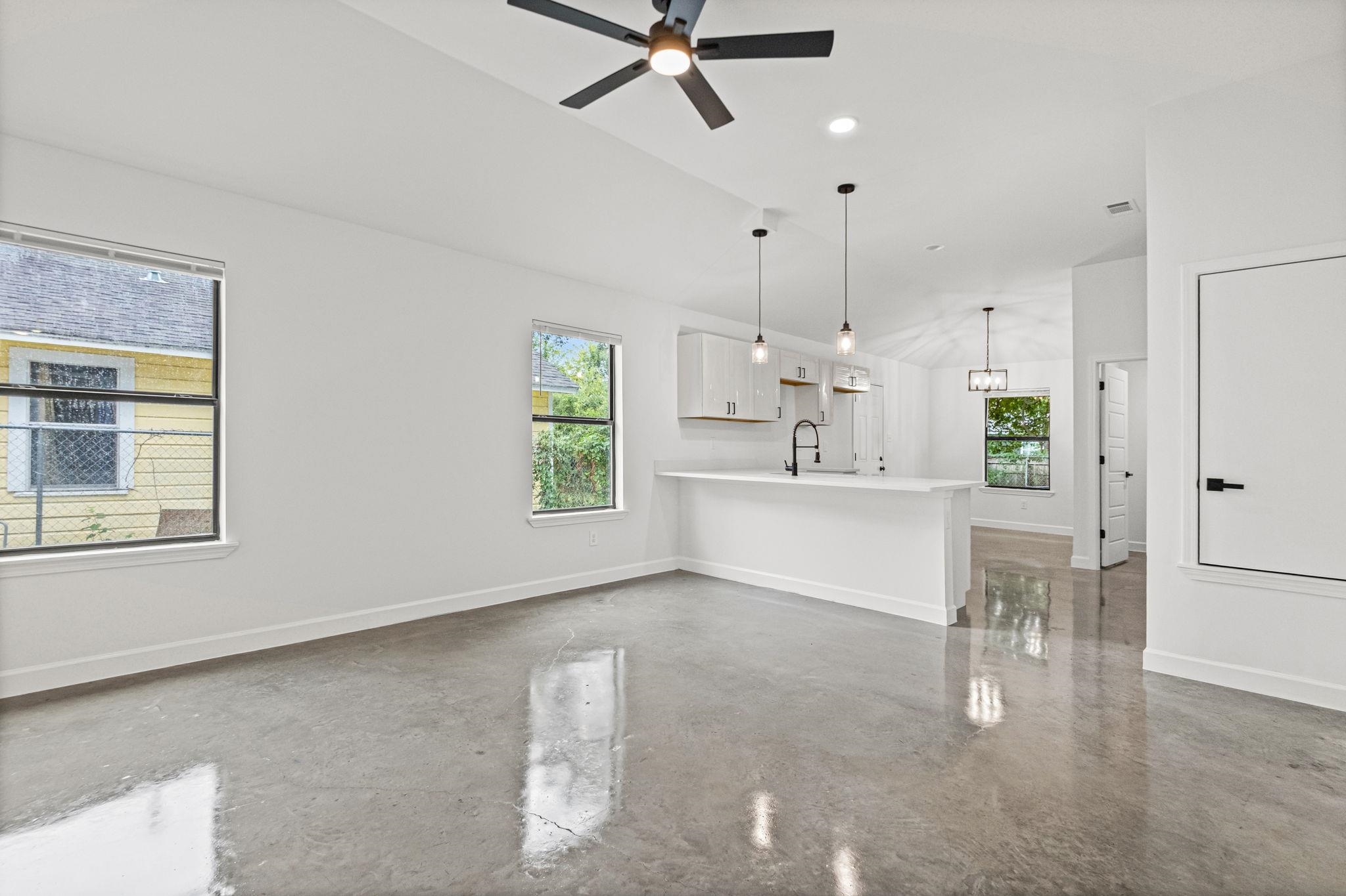 736 Lipford St Property Photo 8