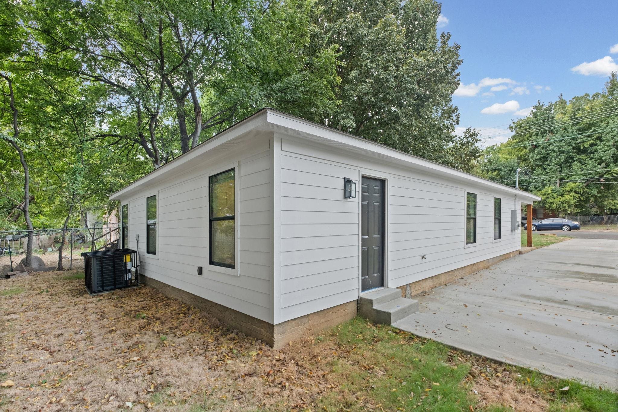 736 Lipford St Property Photo 25