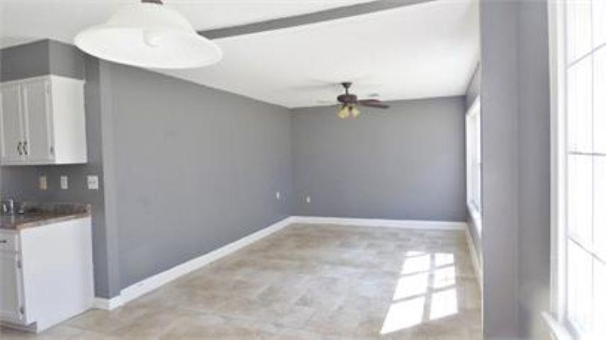 2868 N Hampton Court Rd Property Photo 5