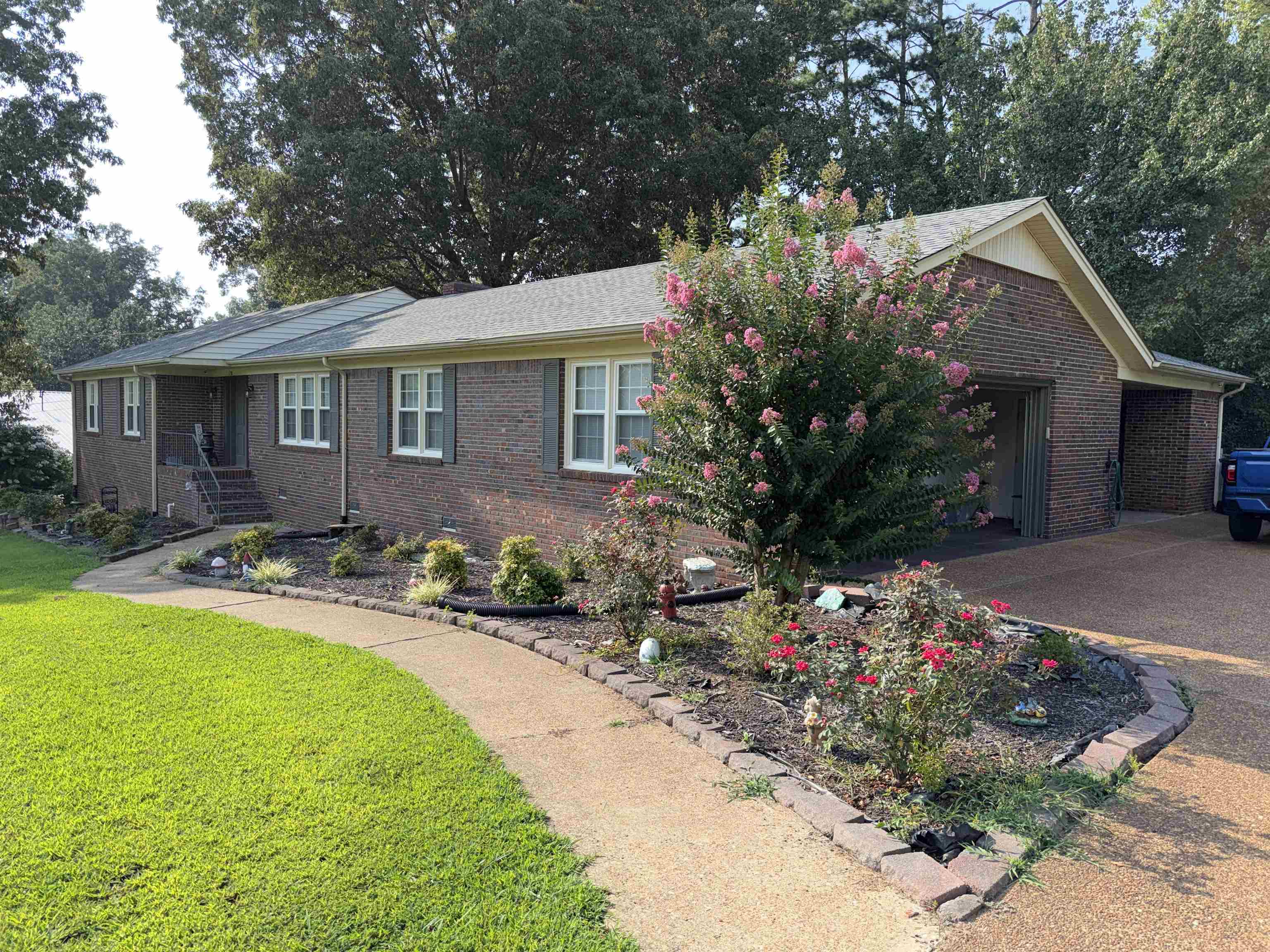 190 POPLAR ST Property Photo 1