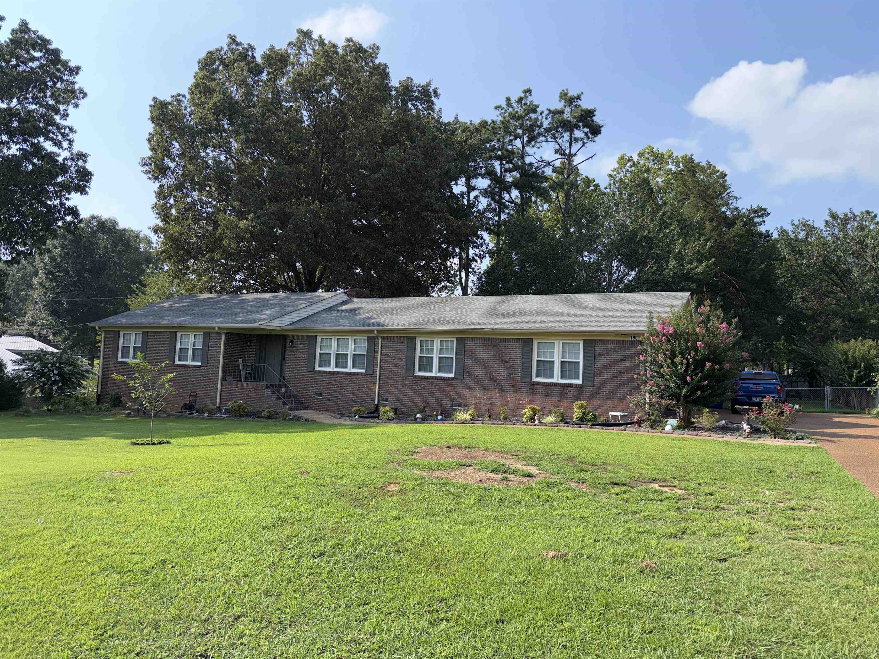 190 Poplar St Property Photo 3