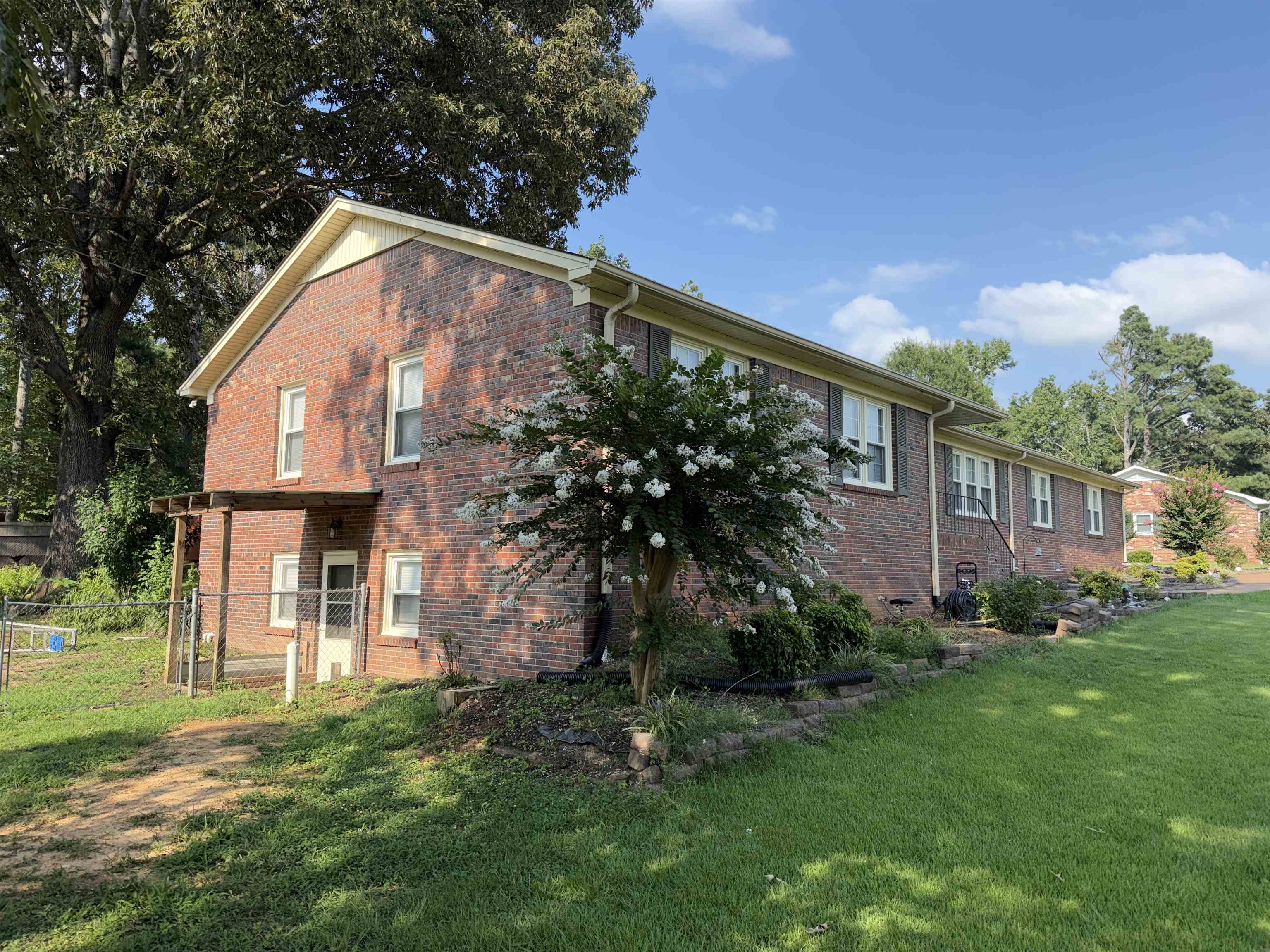 190 Poplar St Property Photo 4
