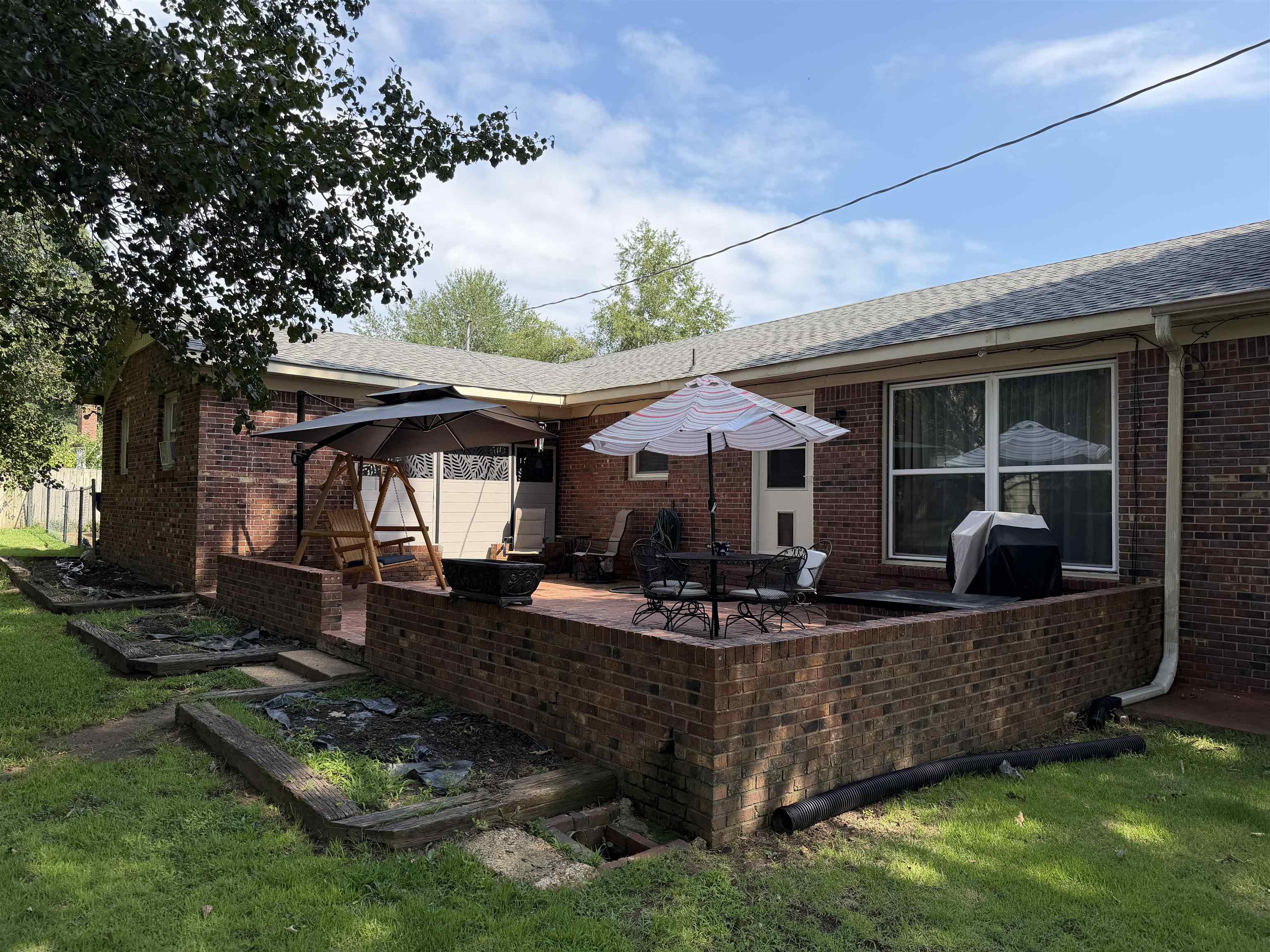 190 Poplar St Property Photo 5