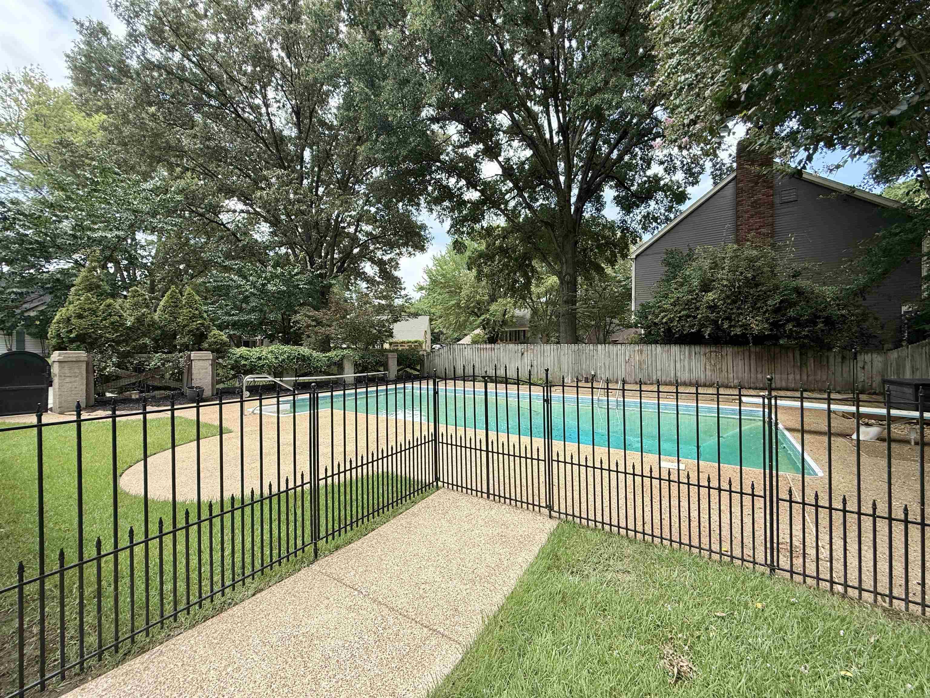 8152 Pine Crk W Property Photo 2
