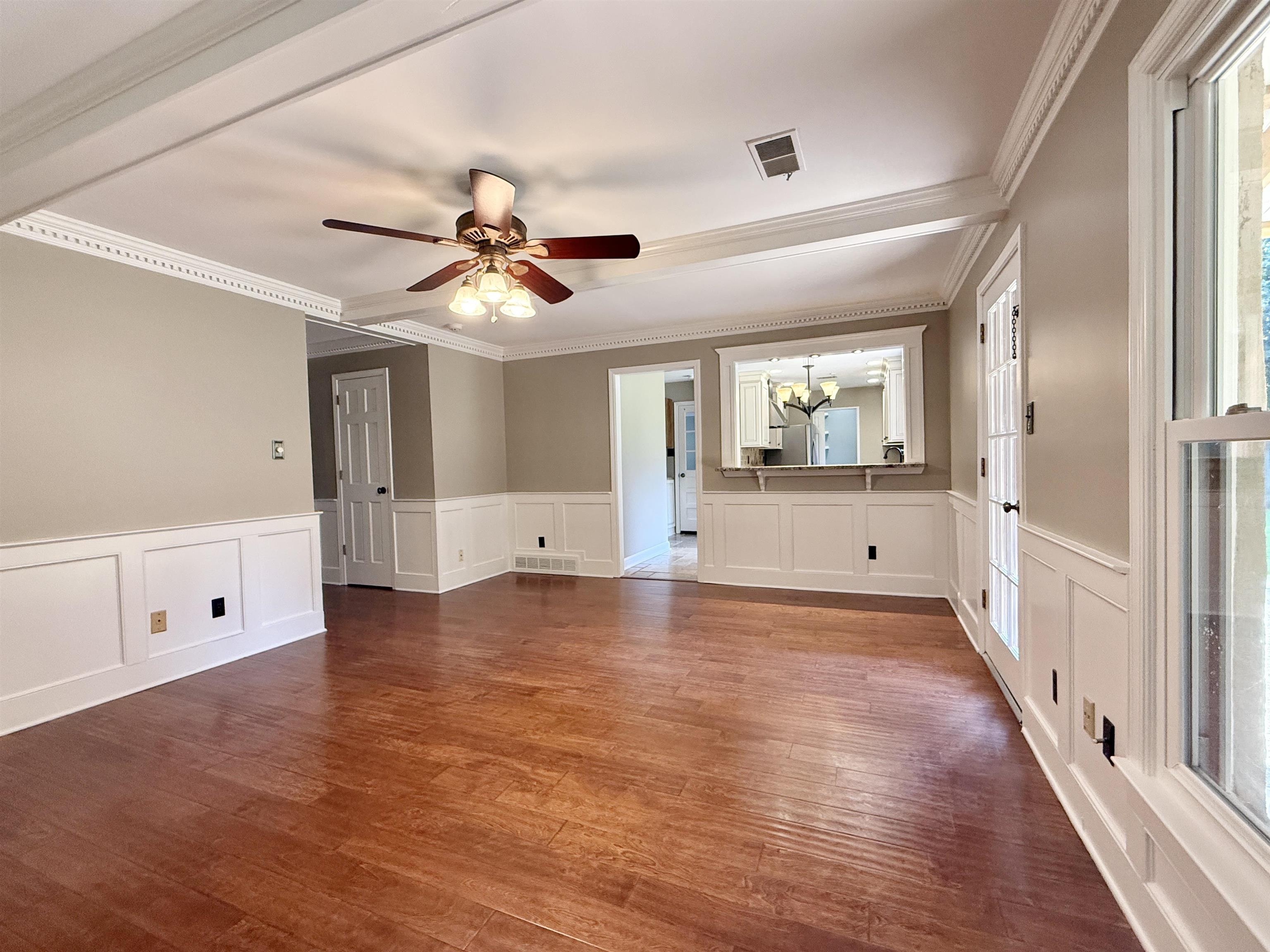 8152 Pine Crk W Property Photo 4