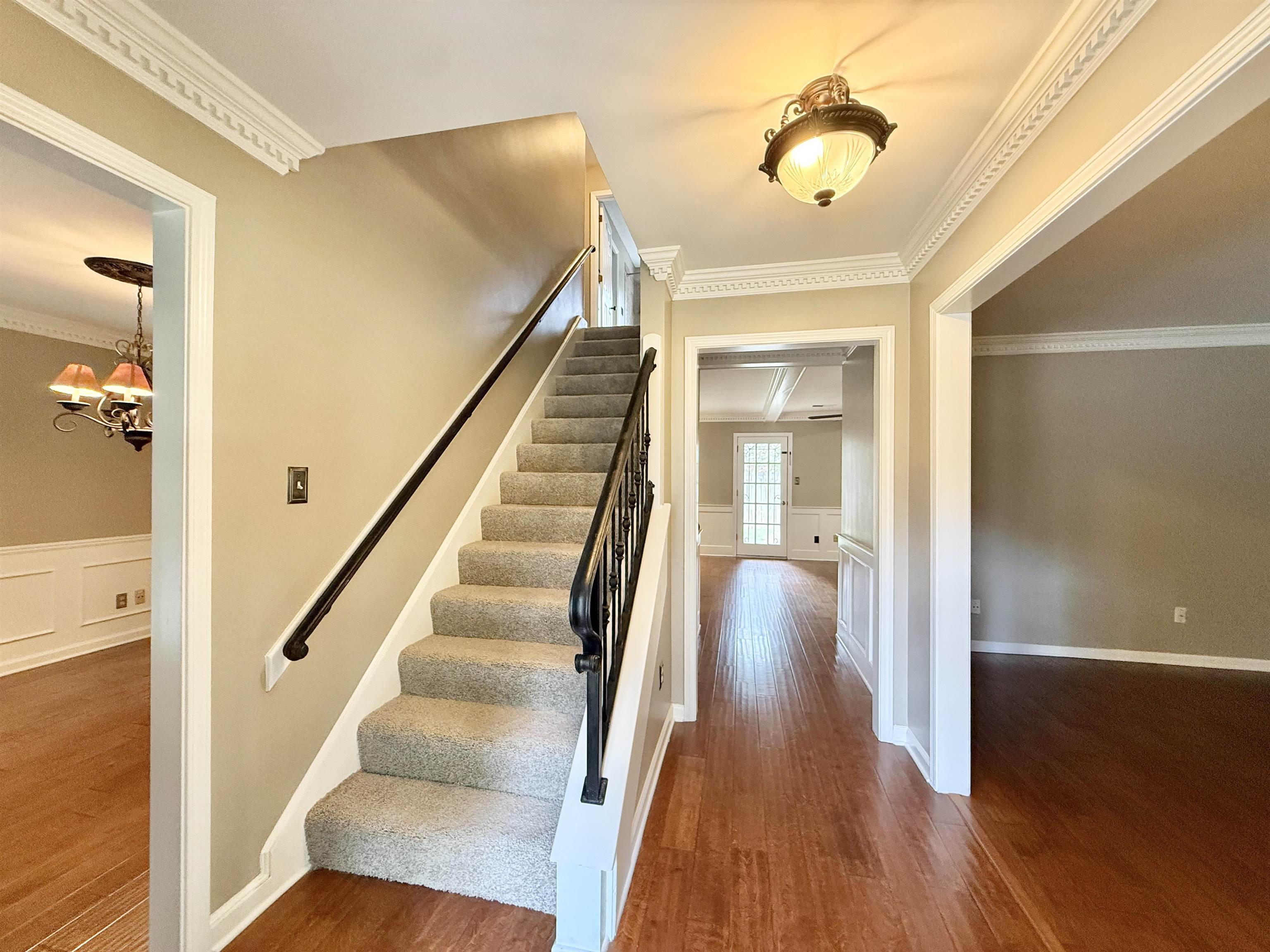 8152 Pine Crk W Property Photo 5