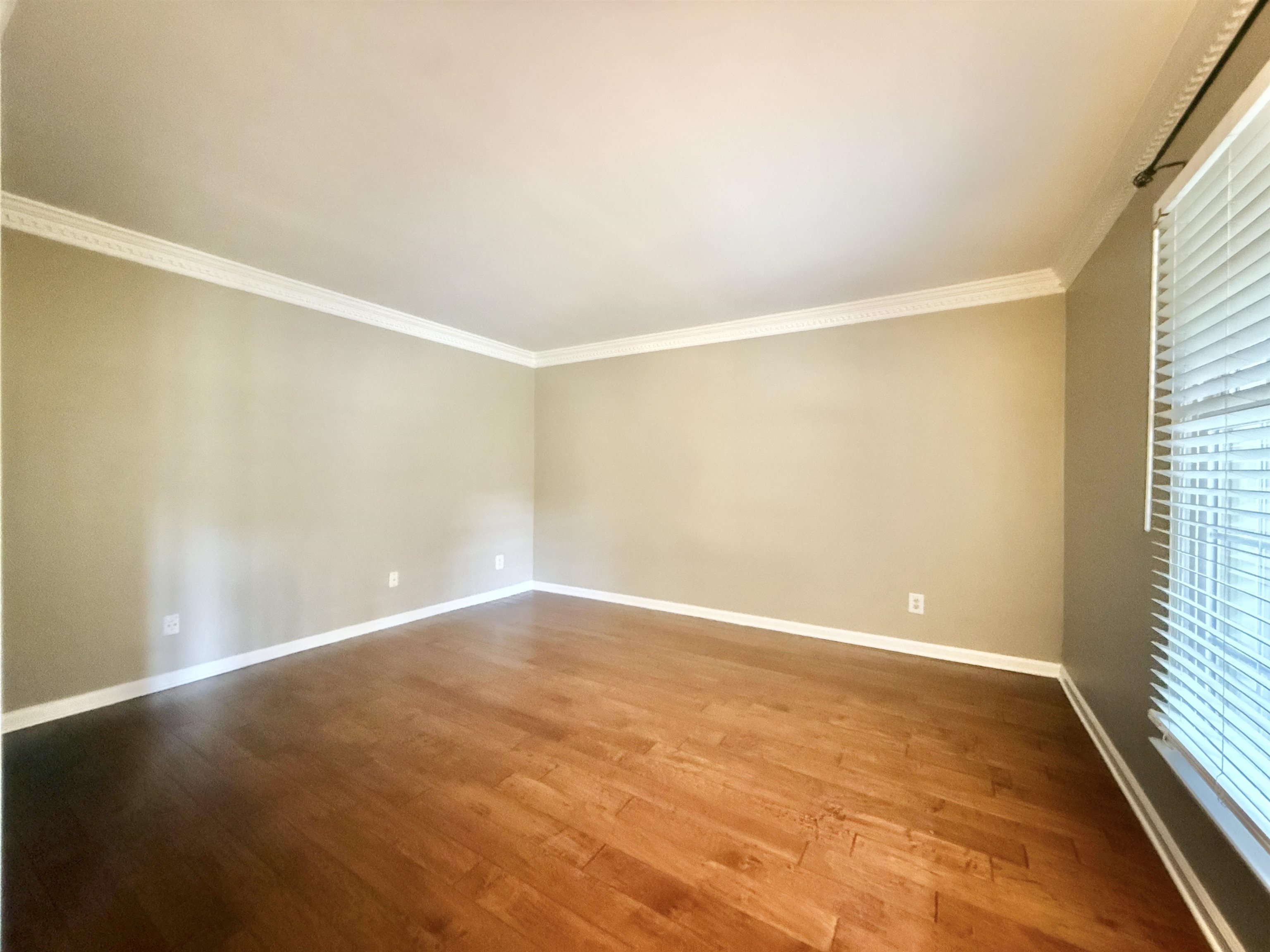 8152 Pine Crk W Property Photo 7