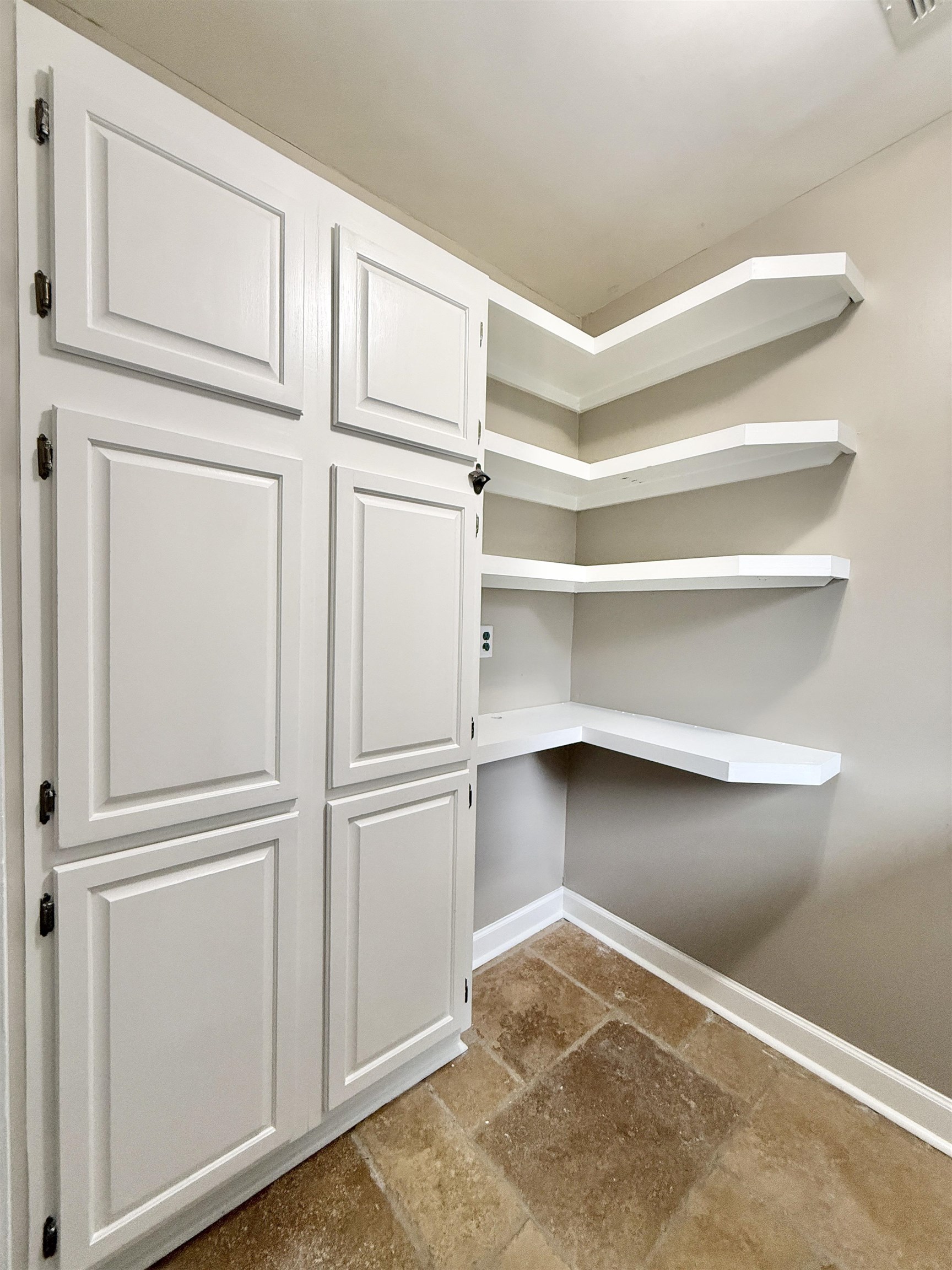 8152 Pine Crk W Property Photo 14