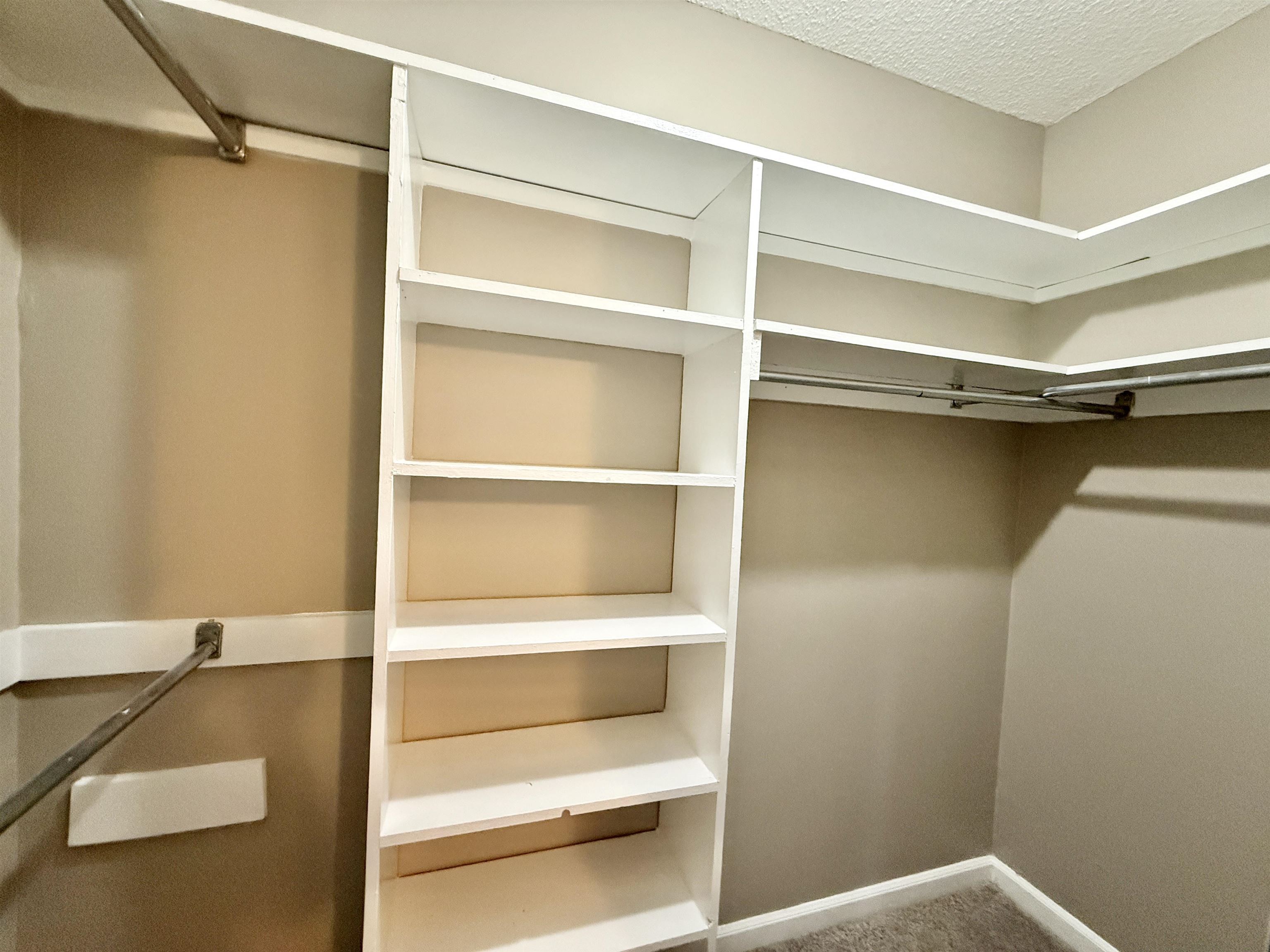 8152 Pine Crk W Property Photo 23