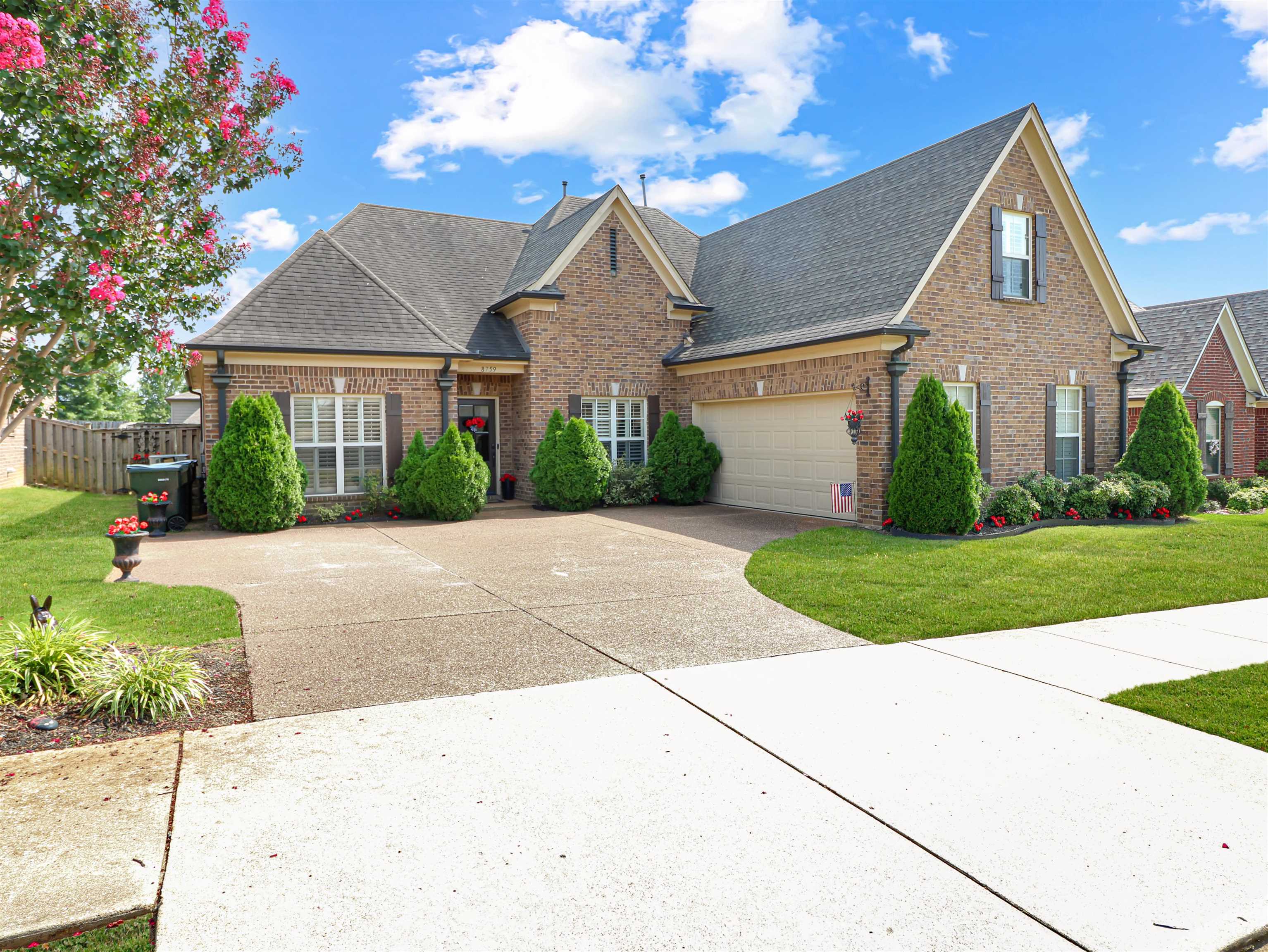 8759 BRUNSWICK FOREST CIR S Property Photo 1