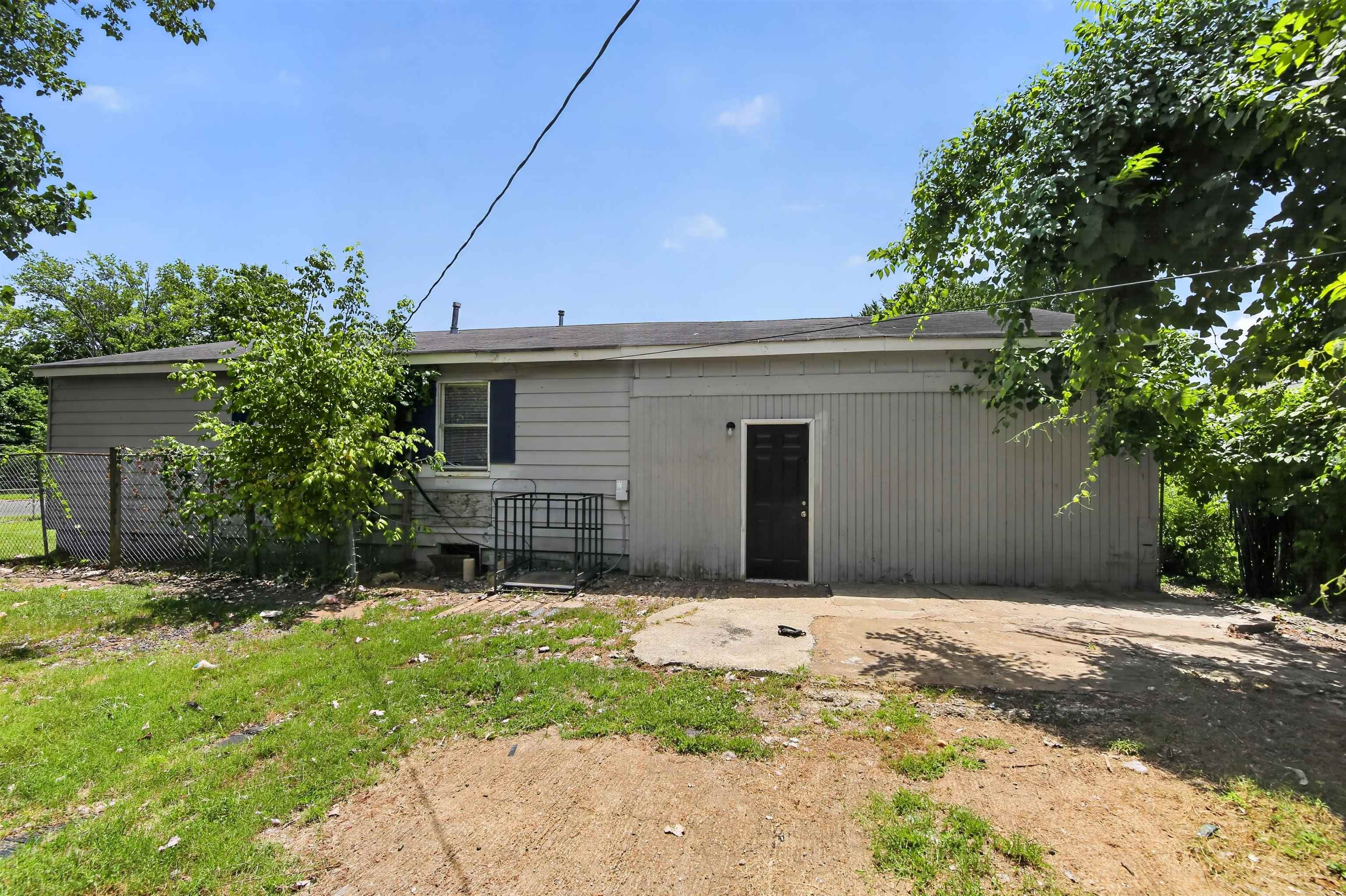 882 Leacrest Ave Property Photo 3