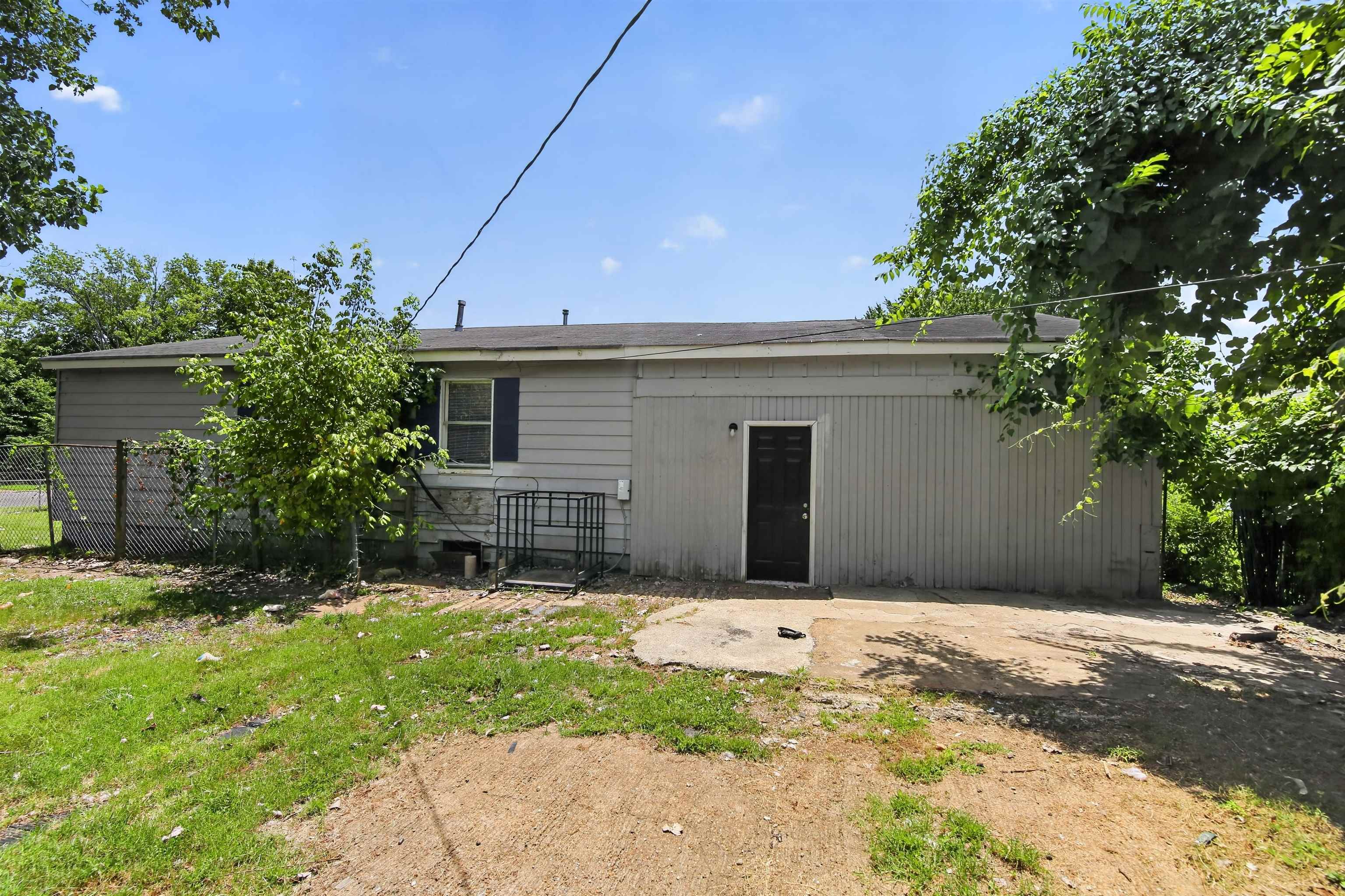 882 Leacrest Ave Property Photo 4