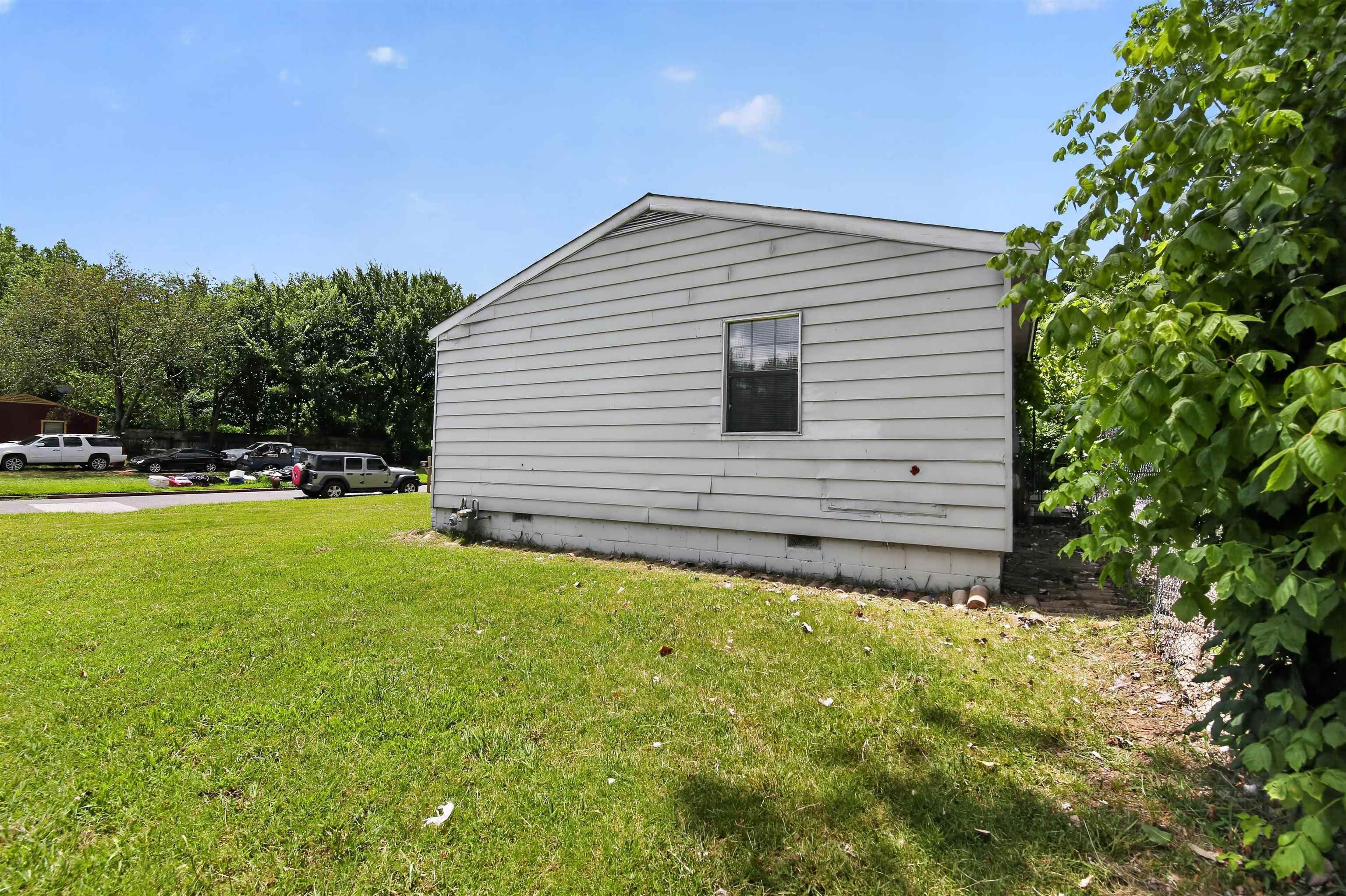 882 Leacrest Ave Property Photo 5