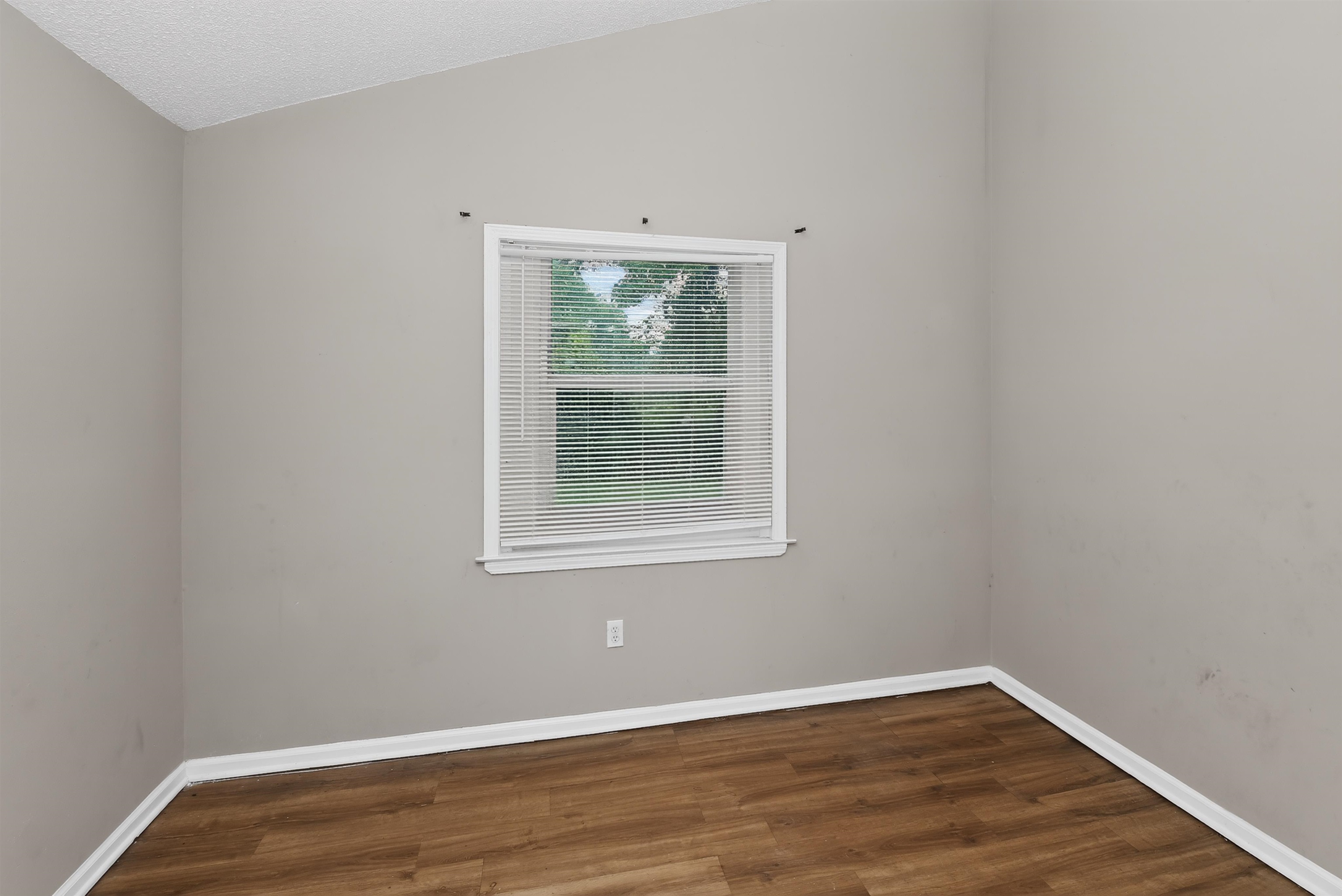 5042 Andover Dr Property Photo 14